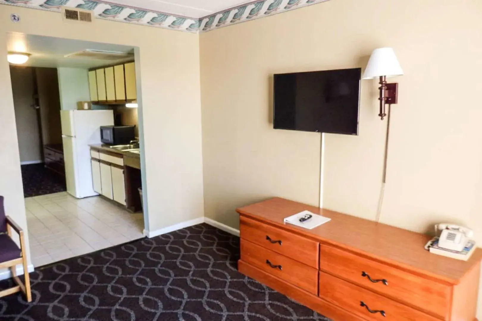 Red Roof PLUS+ & Suites Virginia Beach – Seaside