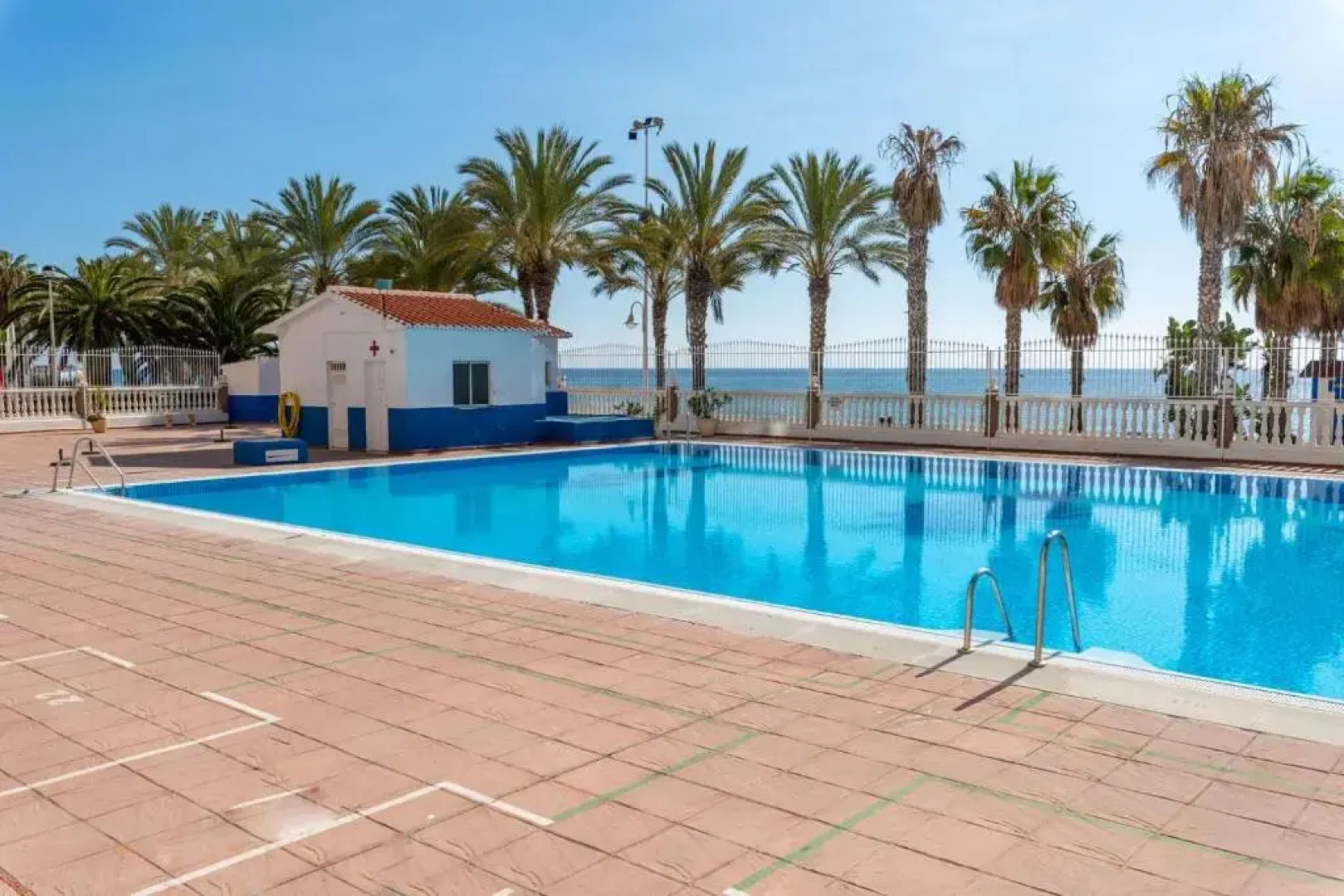 Valparaiso Apartment 50 mts from Beach, pools, sea views, tenis, terrace