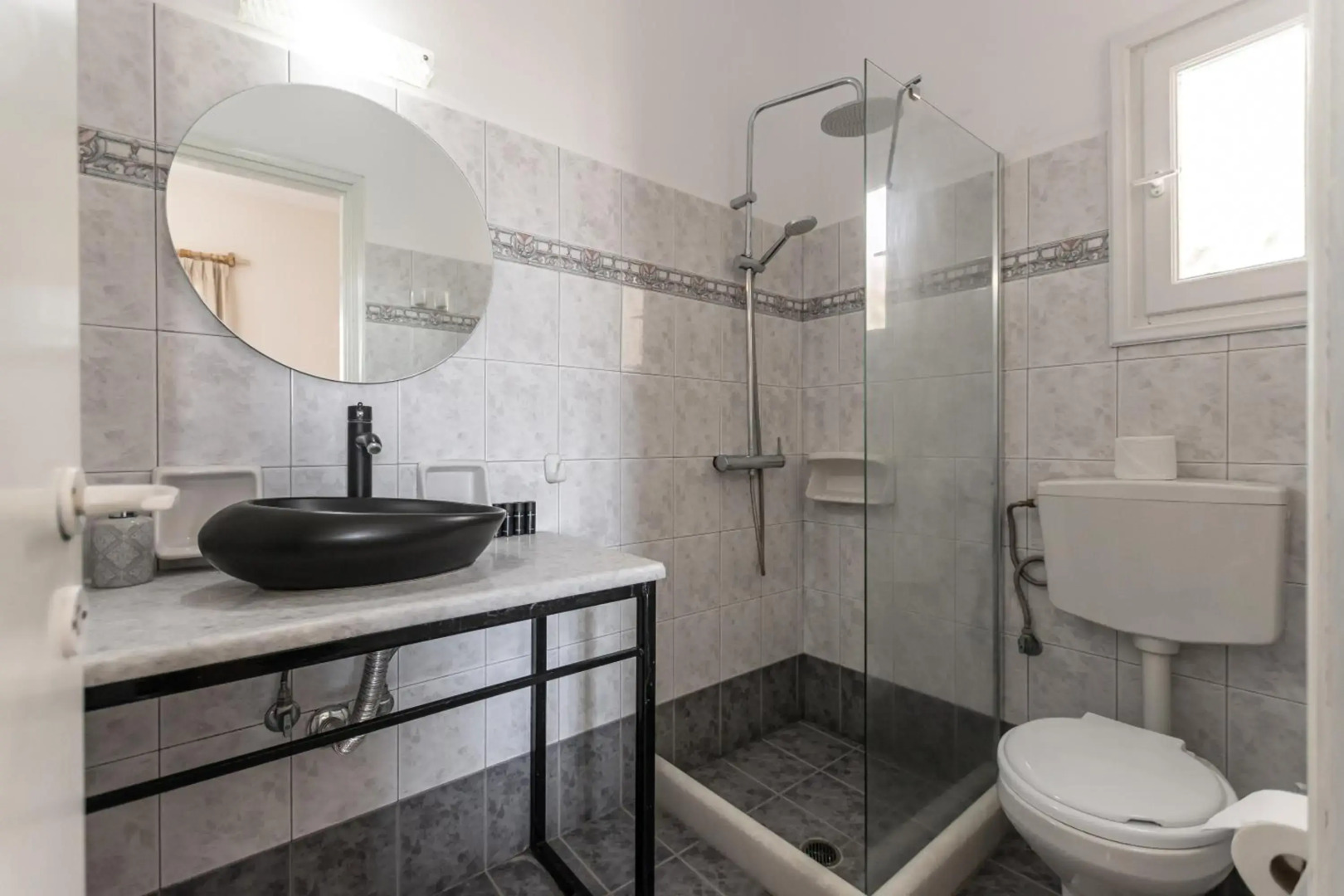 Studios Vrettos Beachfront Hotel