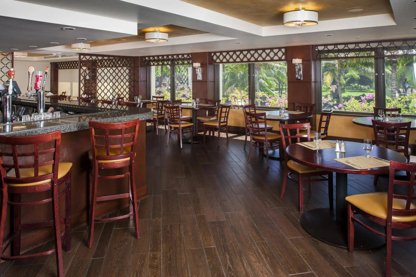 DoubleTree by Hilton Hotel Alana - Waikiki Beach