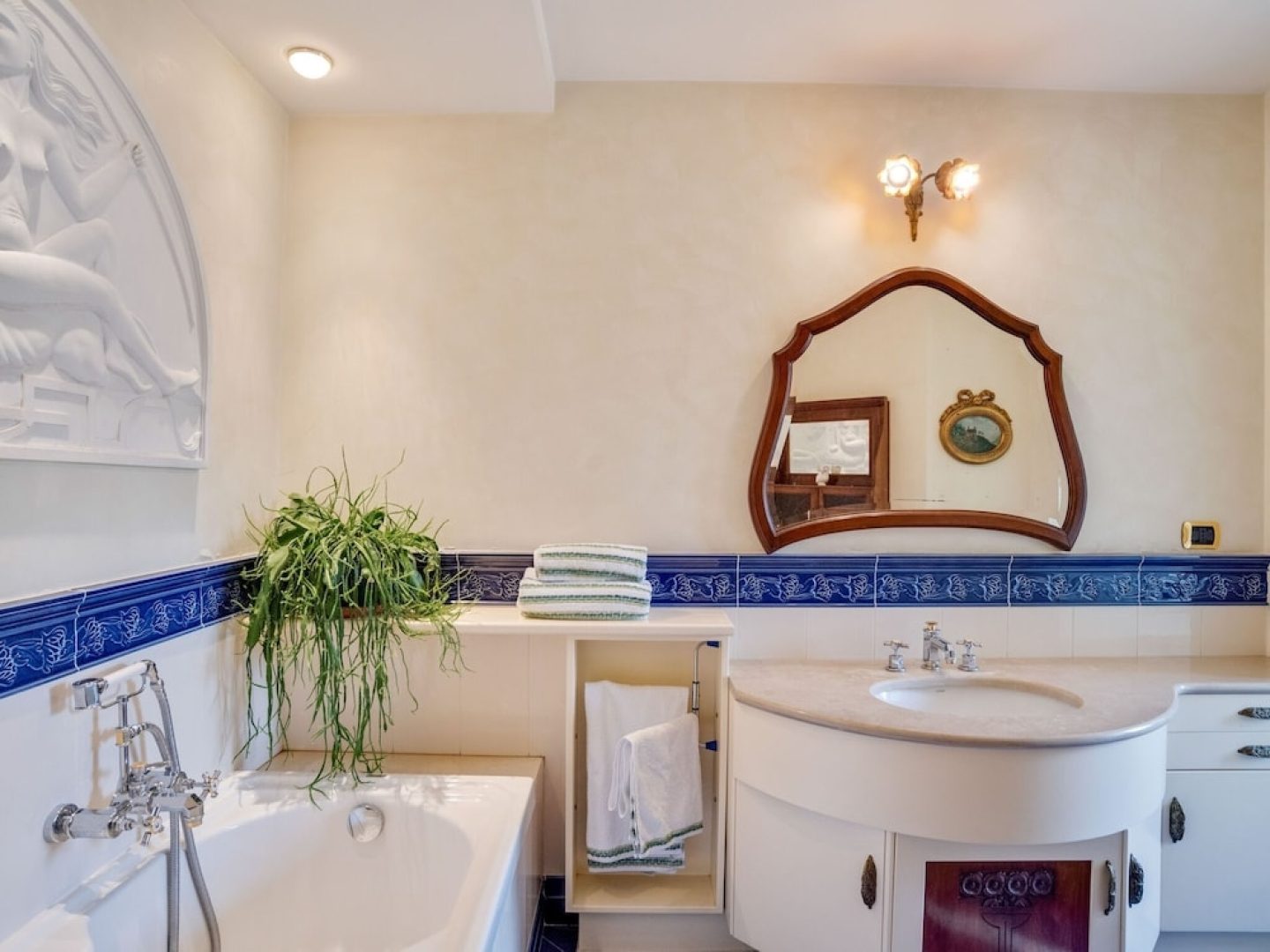 Inviting Villa In Lanzo D'intelvi With Library And Garden