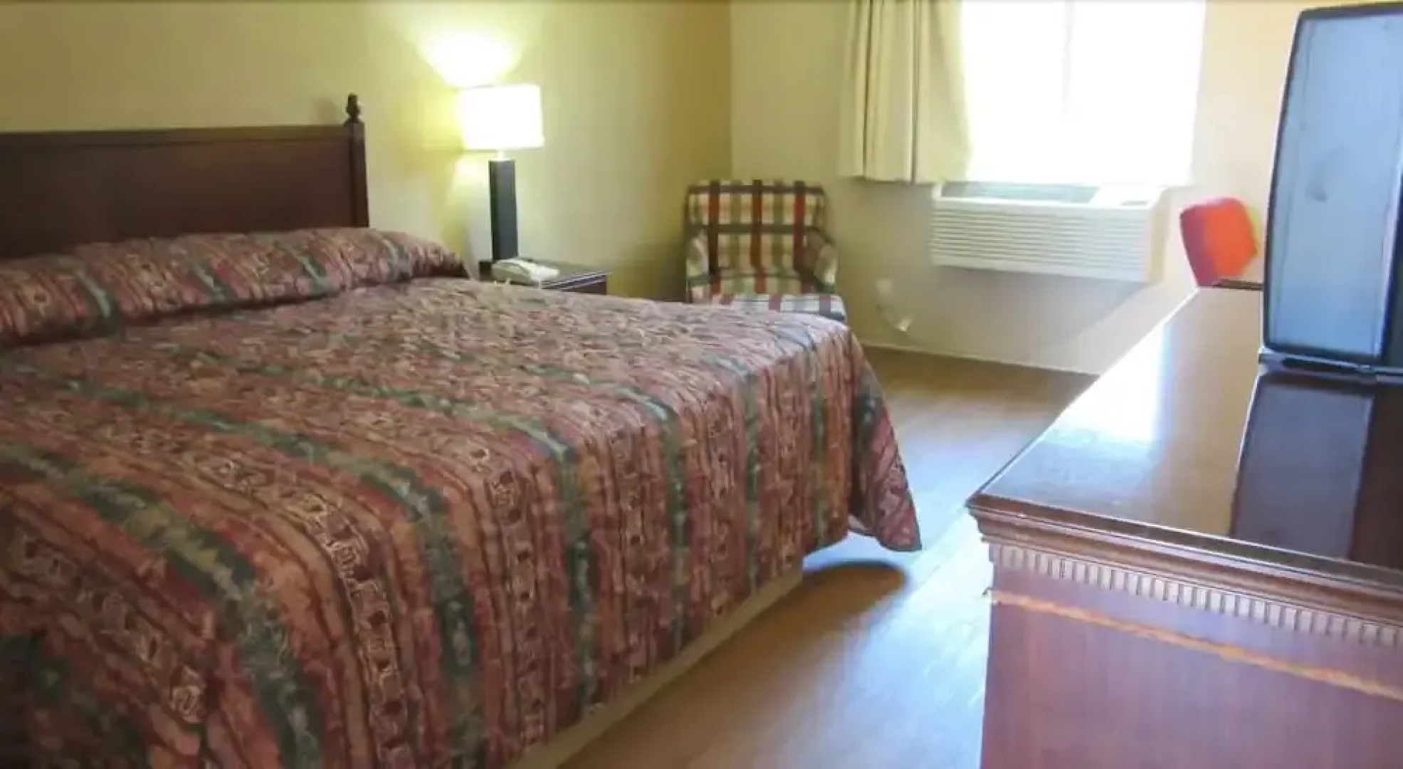 Bella Vista Inn & Suites