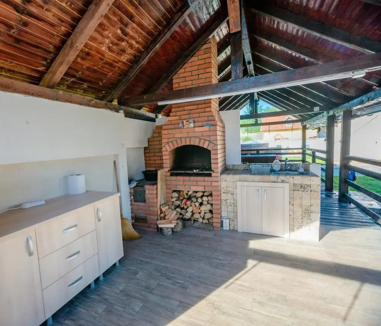 House - Sleeps up to 11, hot tub & Free Parking