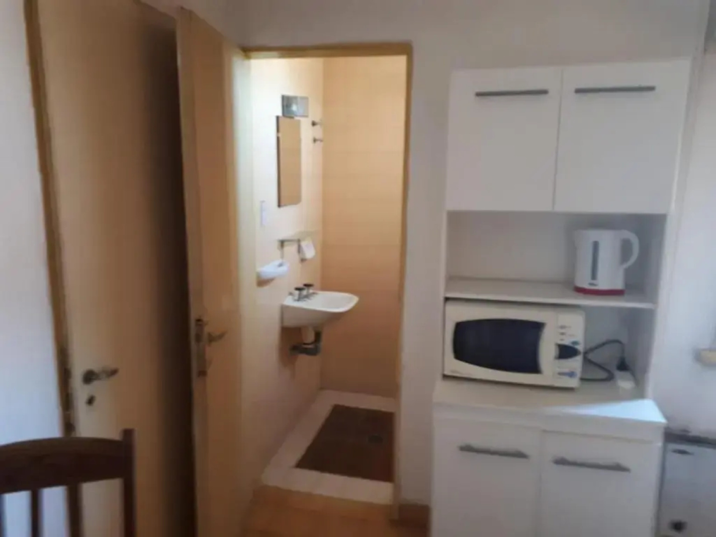 Habitacion economica con estacionamiento Necochea
