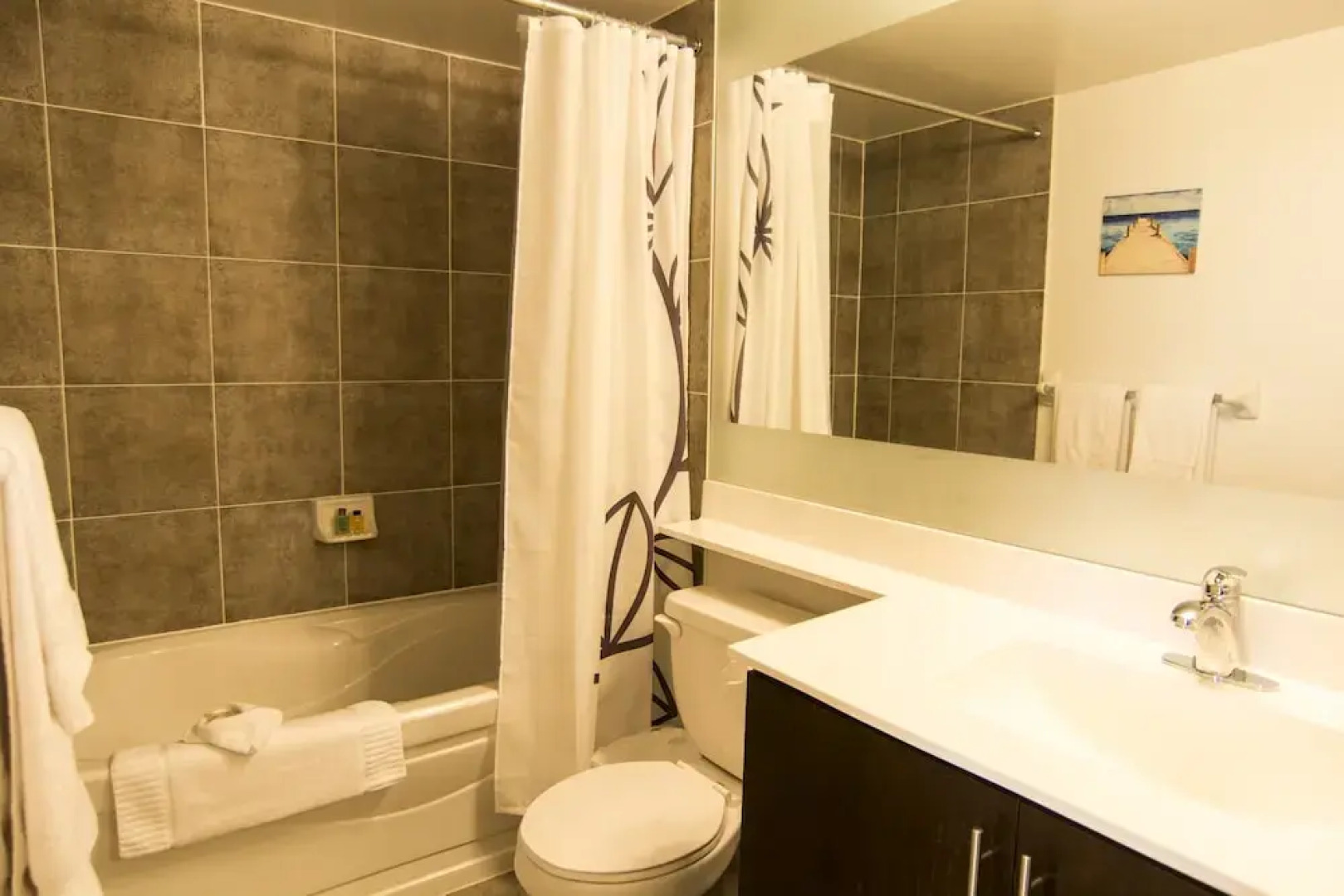 Grand Ovation by Maplewood Suites