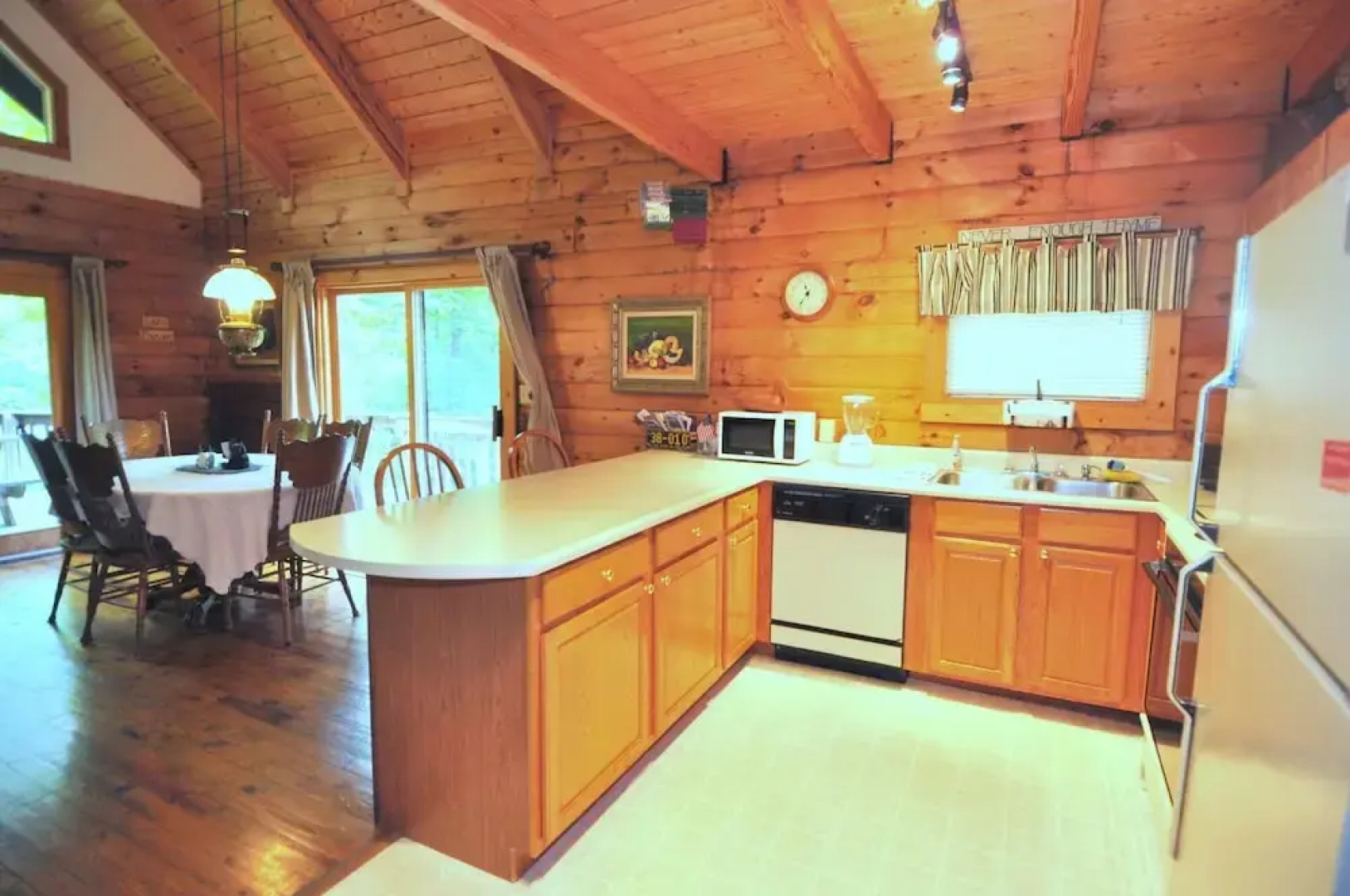 Lazy Bear Retreat - Classic Cabin!