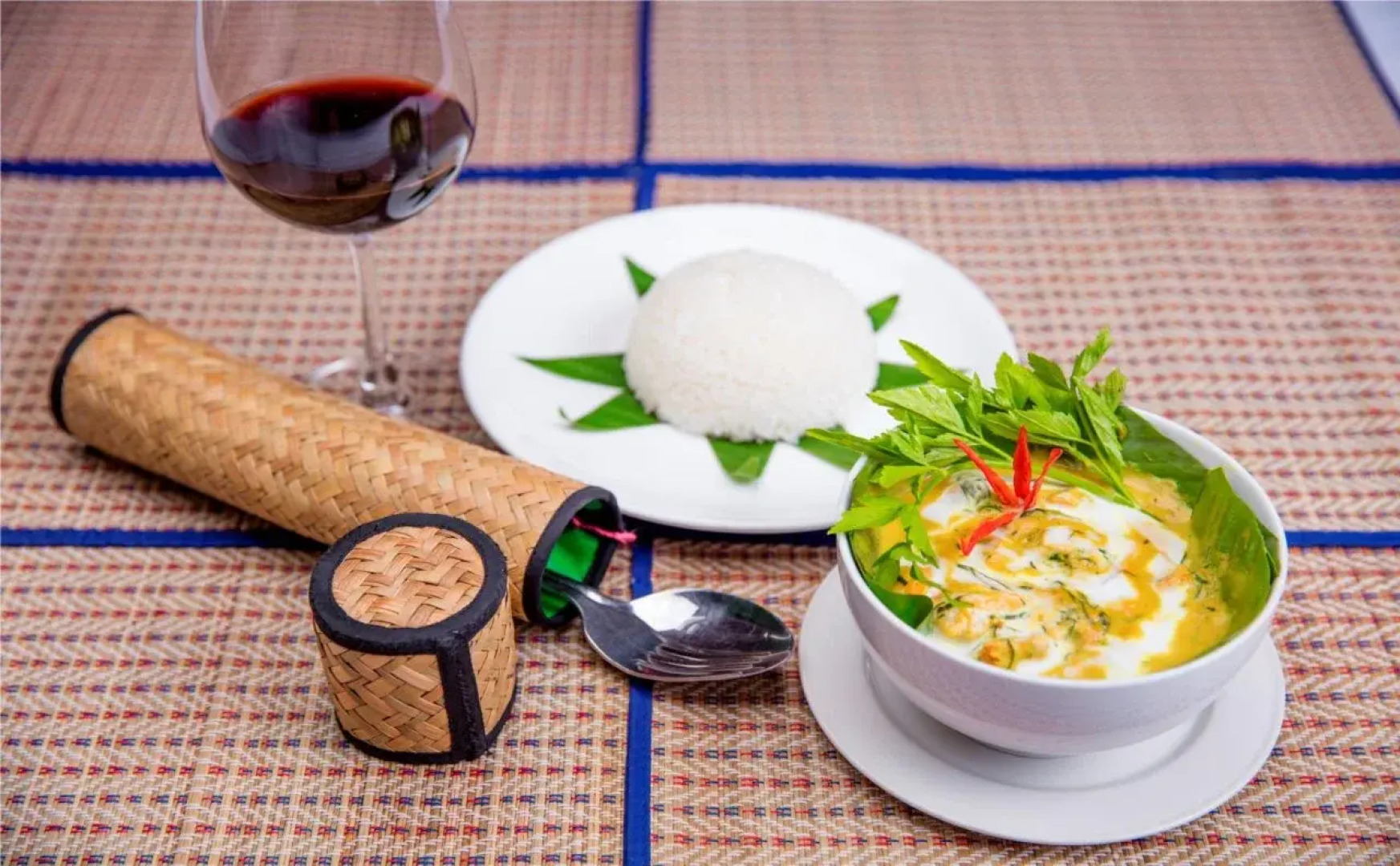 Natural Bungalows Restaurant and Bar