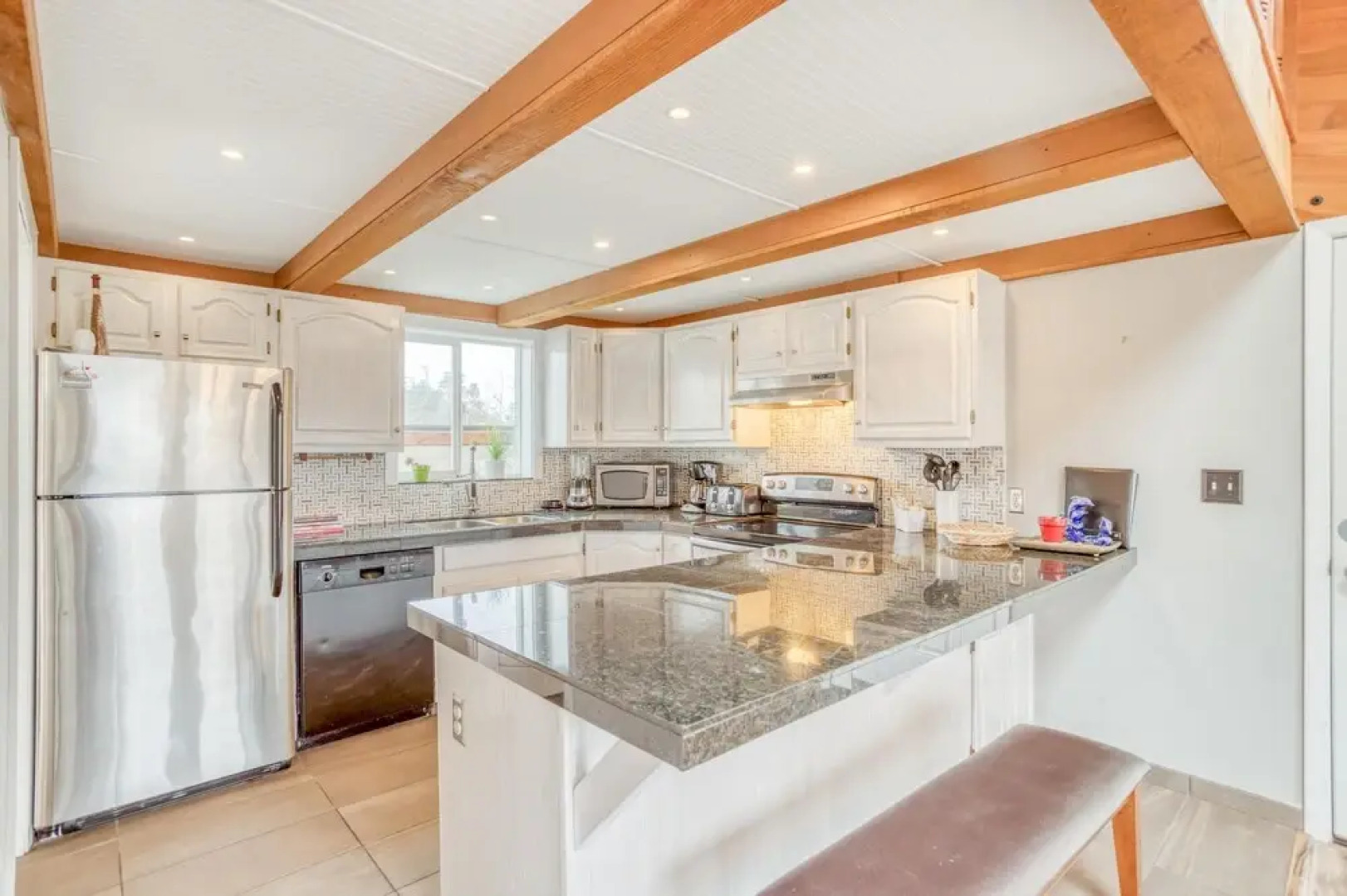 Lakefront Beachhouse