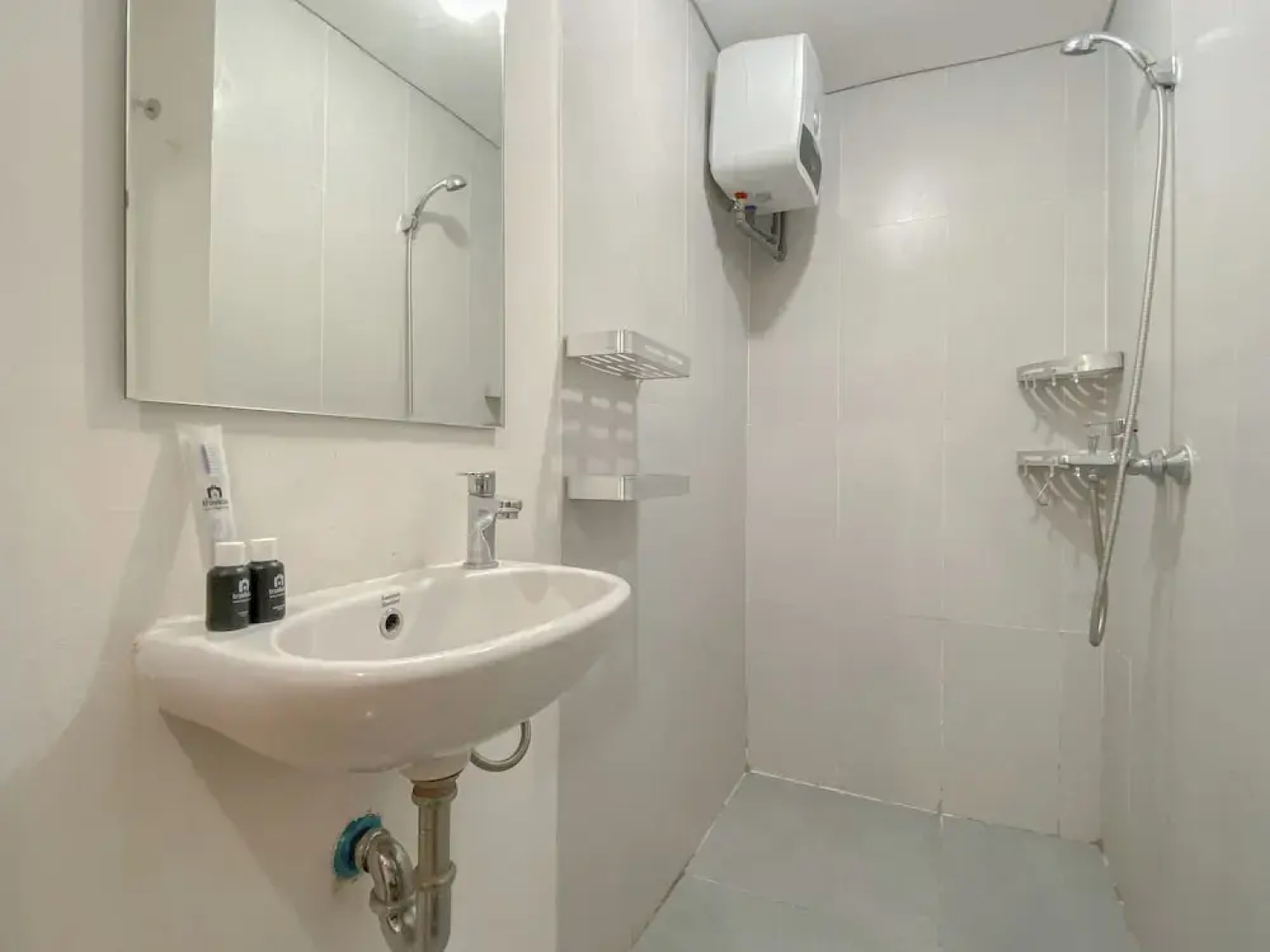 Comfy Studio At Lrt City Sentul - Royal Sentul Park Apartment