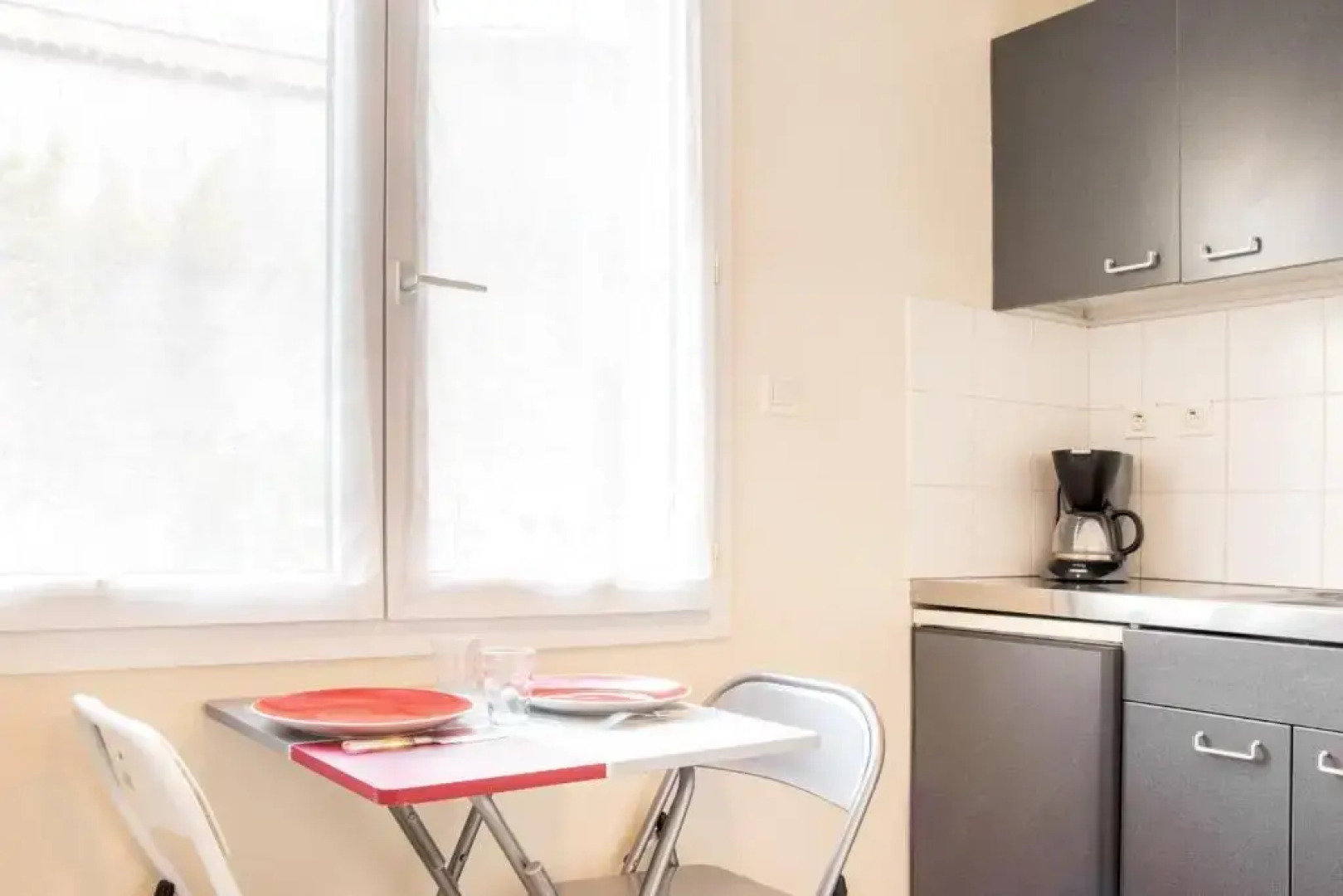 LE 12 CARNOT - Sérénité assurée dans ce grand studio