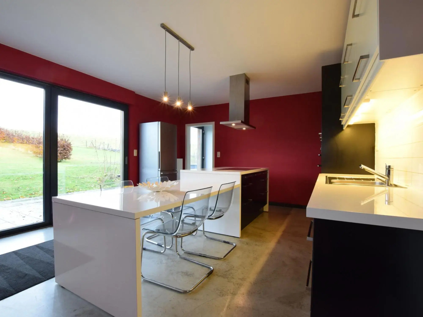 Luxury Cottage in Vaux-sur-Sure with Sauna and Jacuzzi