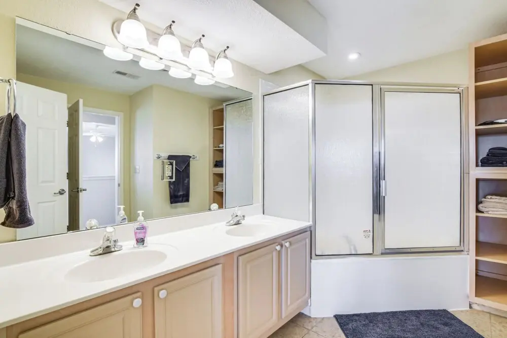 Resort Hot Tub Access! Table Rock Lake Condo