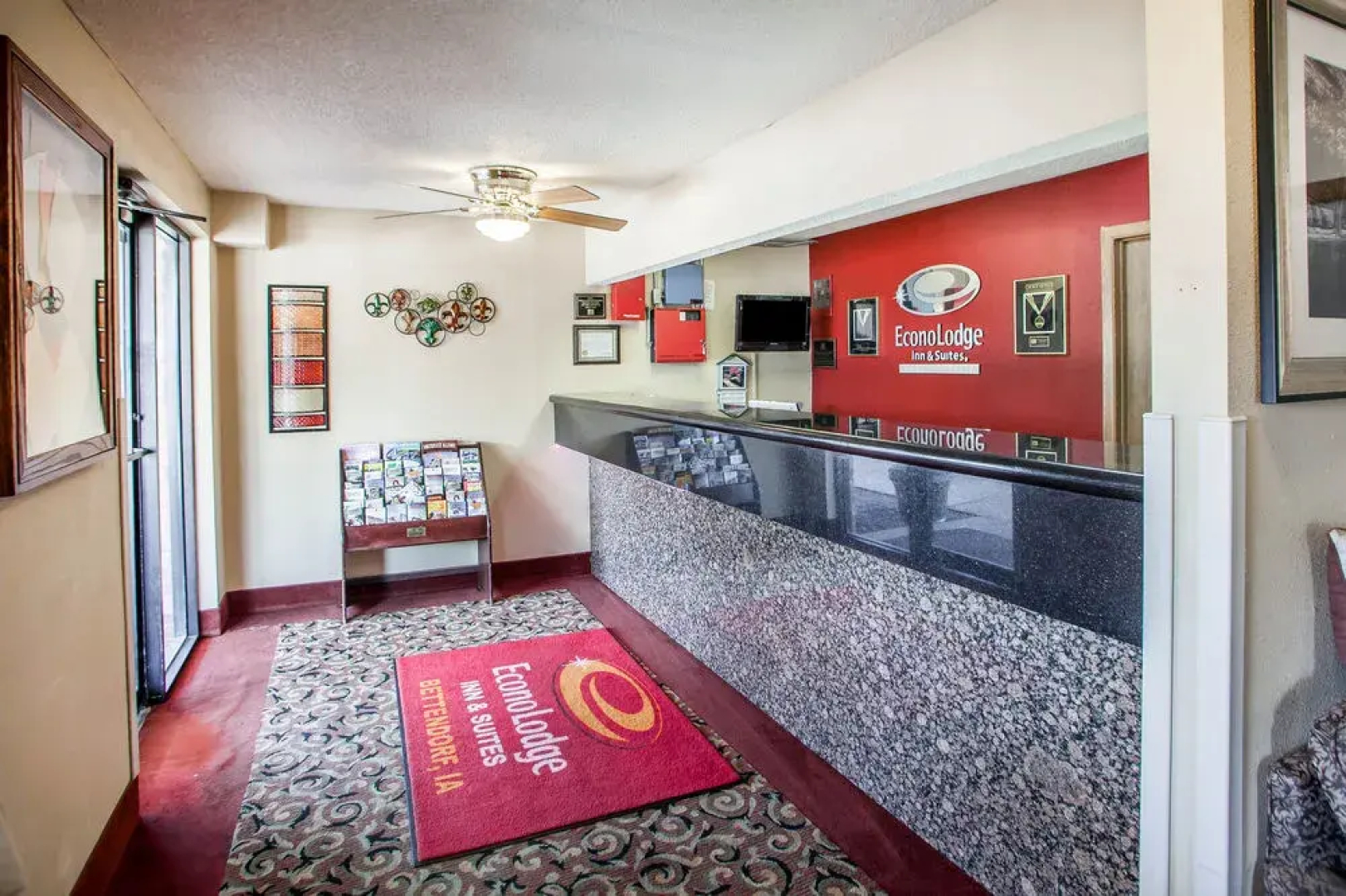 Econo Lodge Inn & Suites Bettendorf