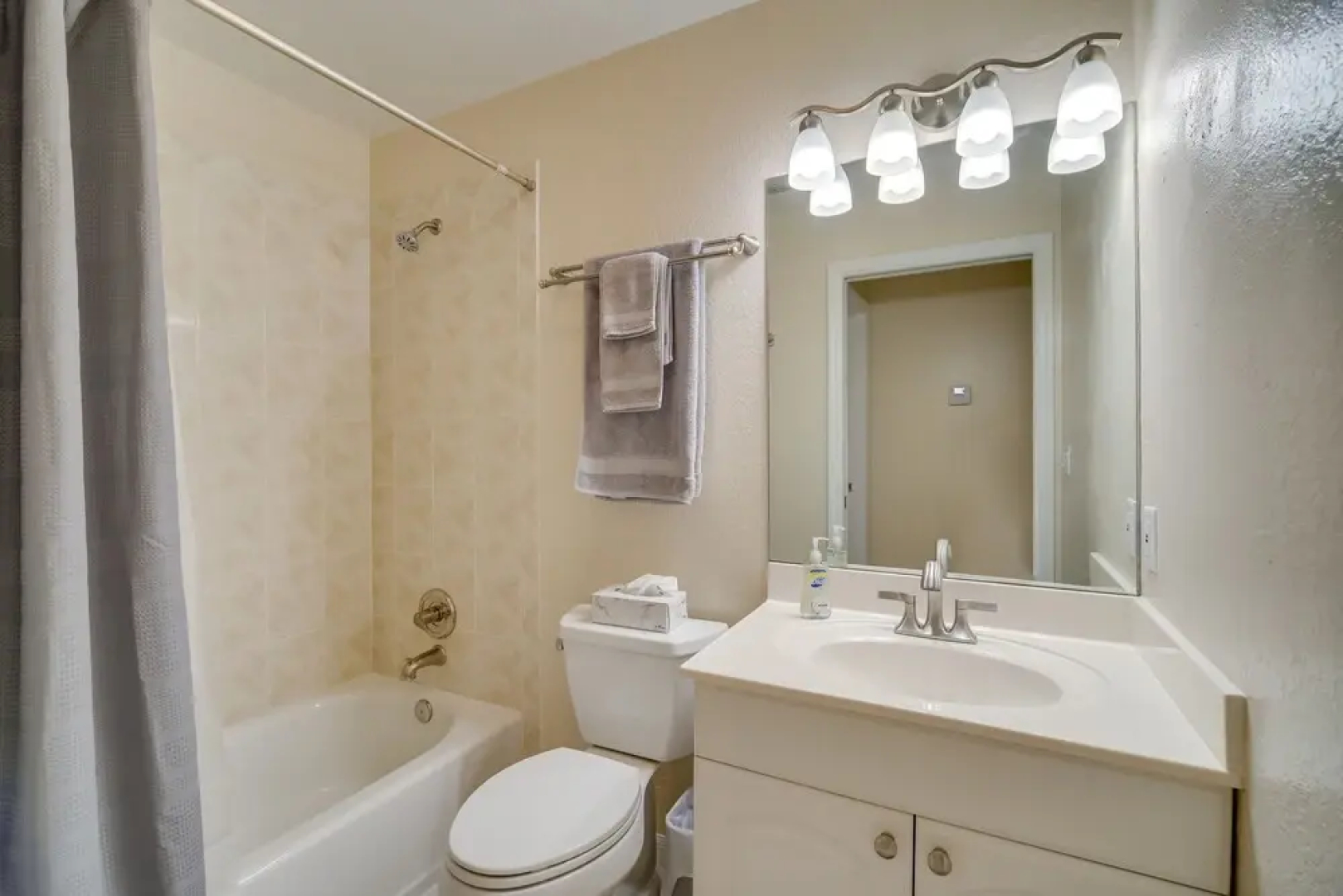 3 Mi to Lake: Peaceful Home w/ Grill in Sebring