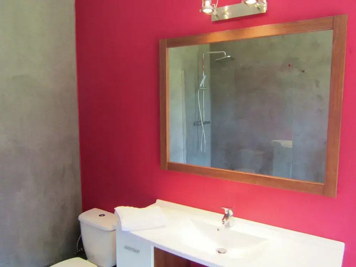 Luxury Castle, Basse-bodeux