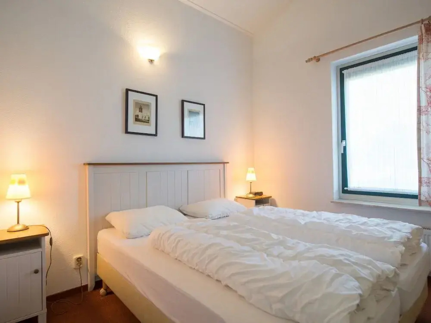 Well-kept Bungalow With Dishwasher Near the Beach