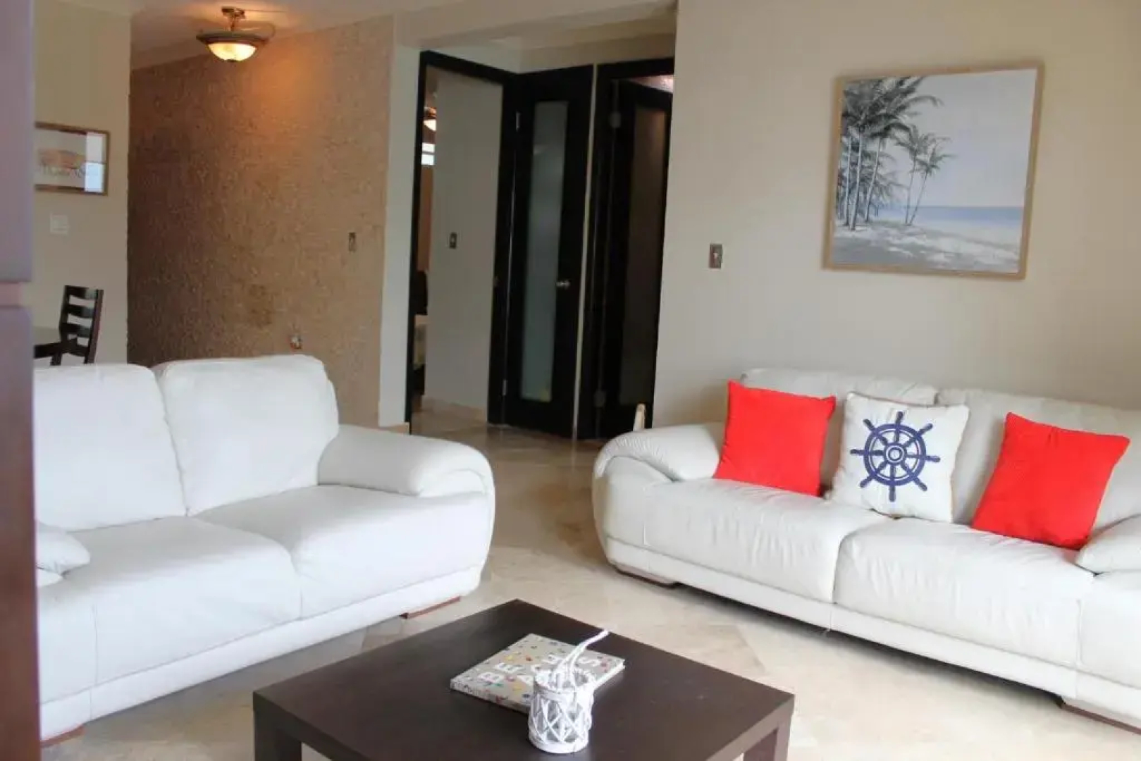Beachfront 2 bdr apt with beautiful views