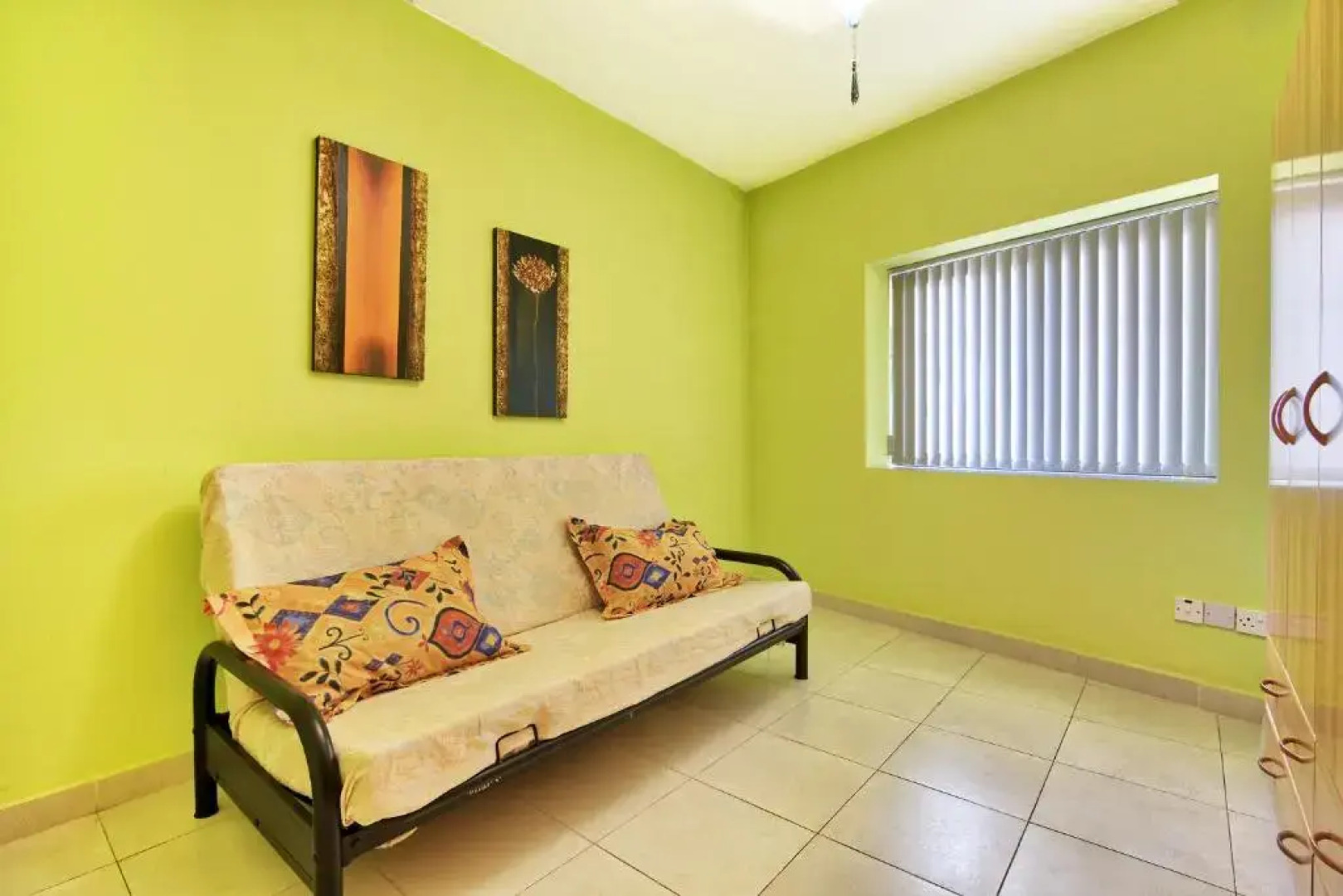 MS26 - Spacious Maisonette By The Sea