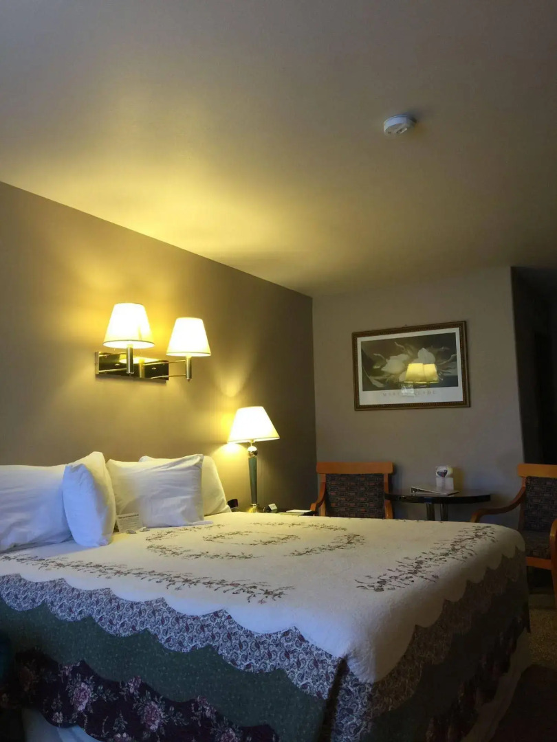 Whispering Sands Motel