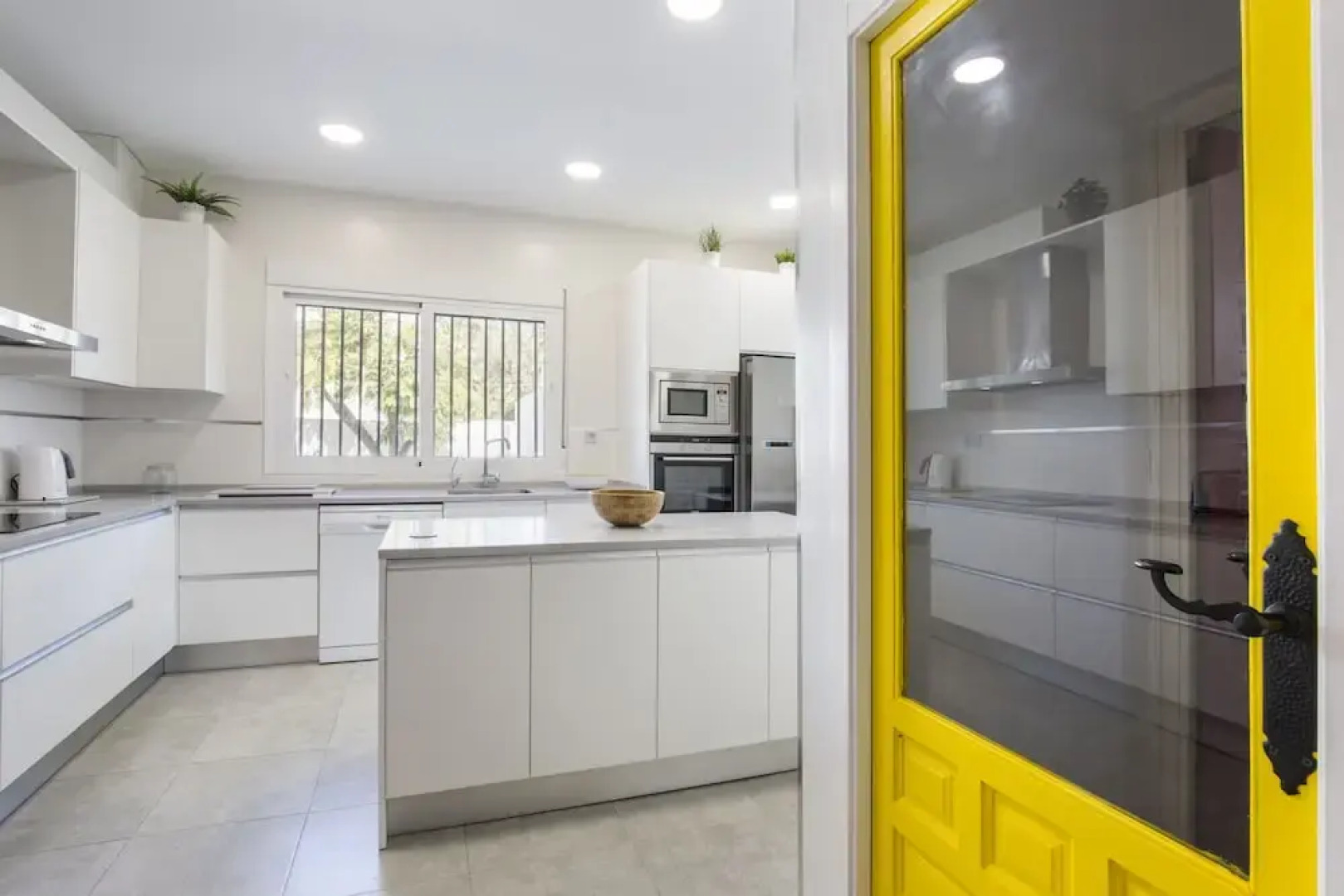 Remarkable 5-bed Villa in Fortuna