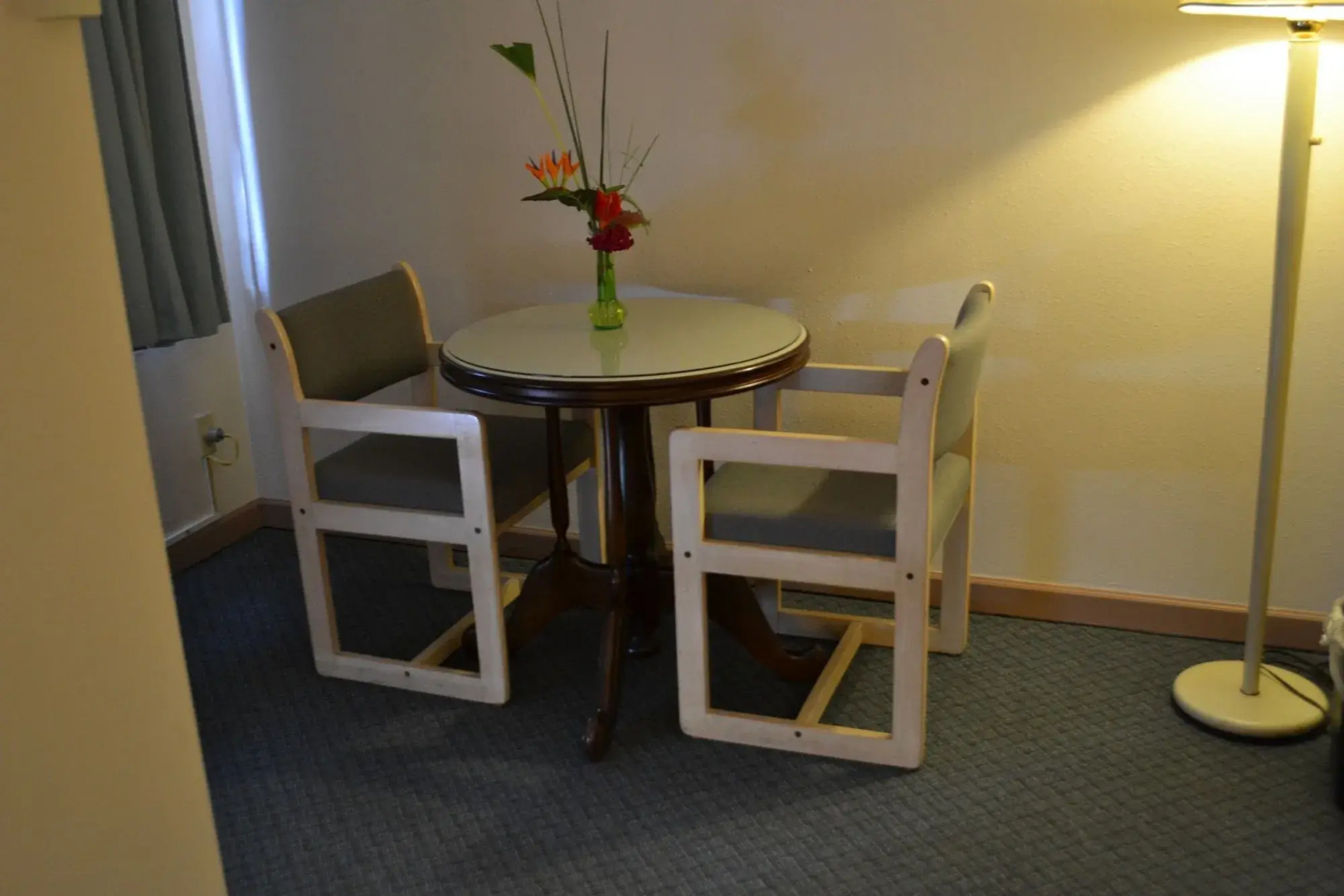 West Plaza Hotel Desekel