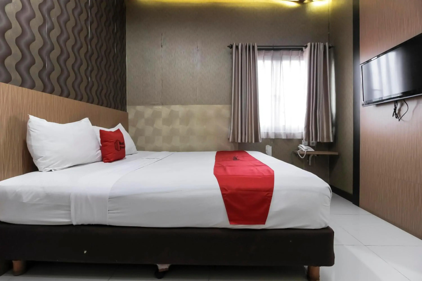 RedDoorz Plus @ Tuparev Cirebon