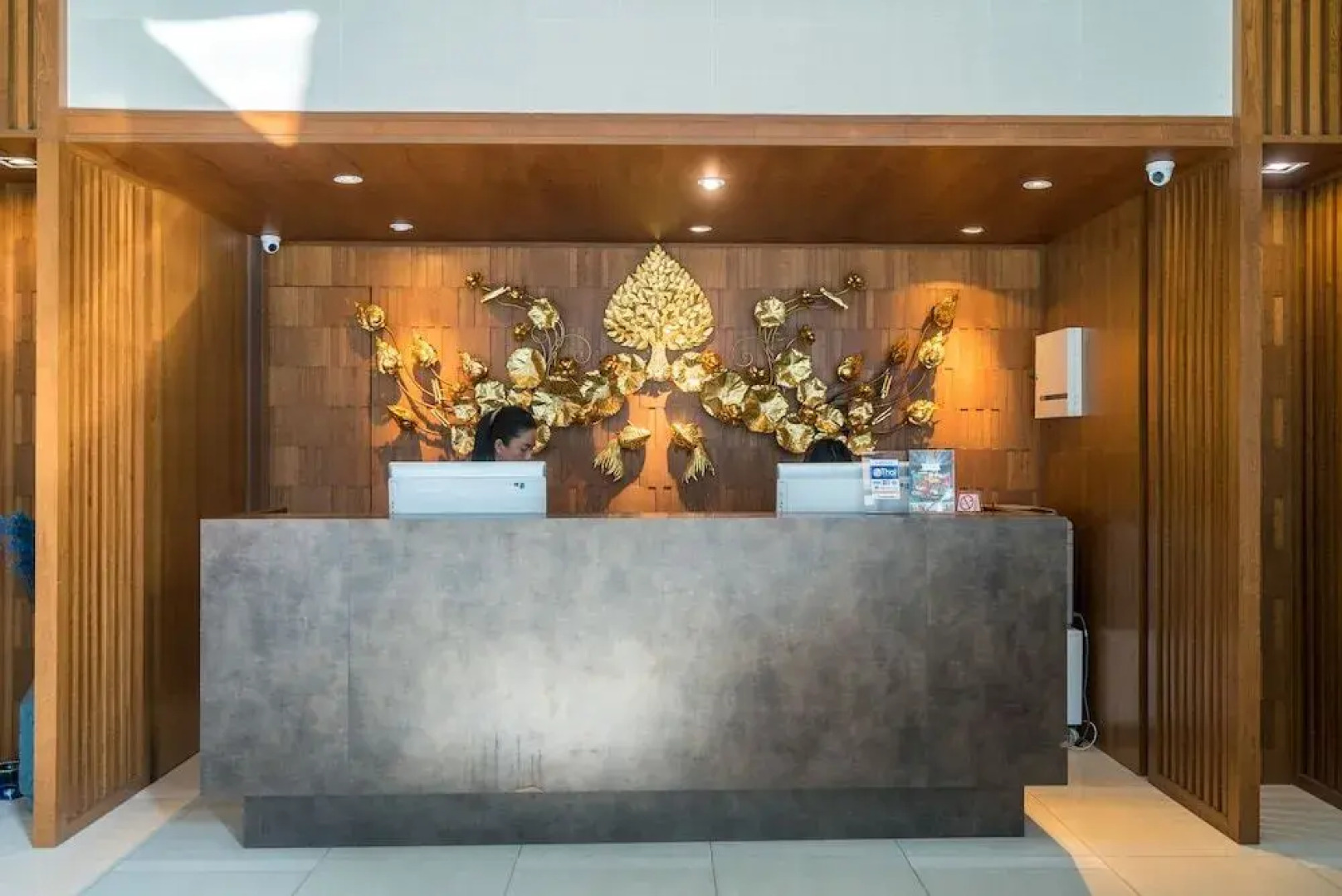 Aristo Surin by Lofty