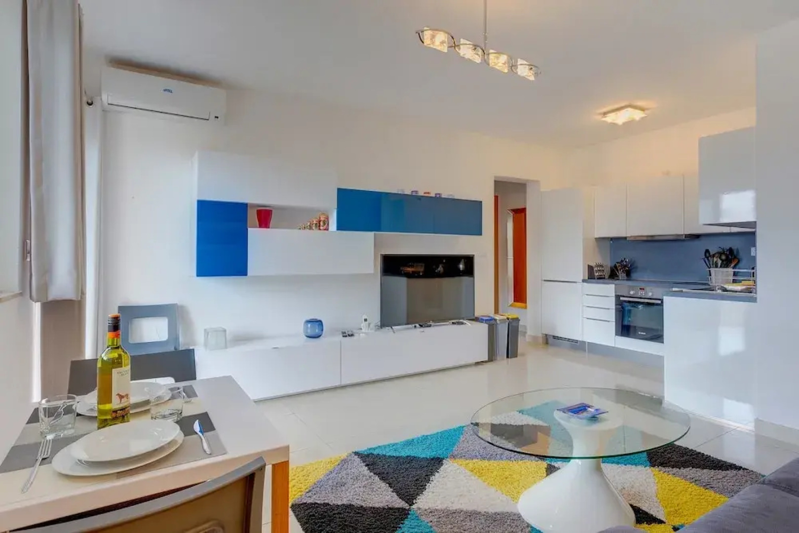 Centric and Spacious Apartment With Wifi and Balcony