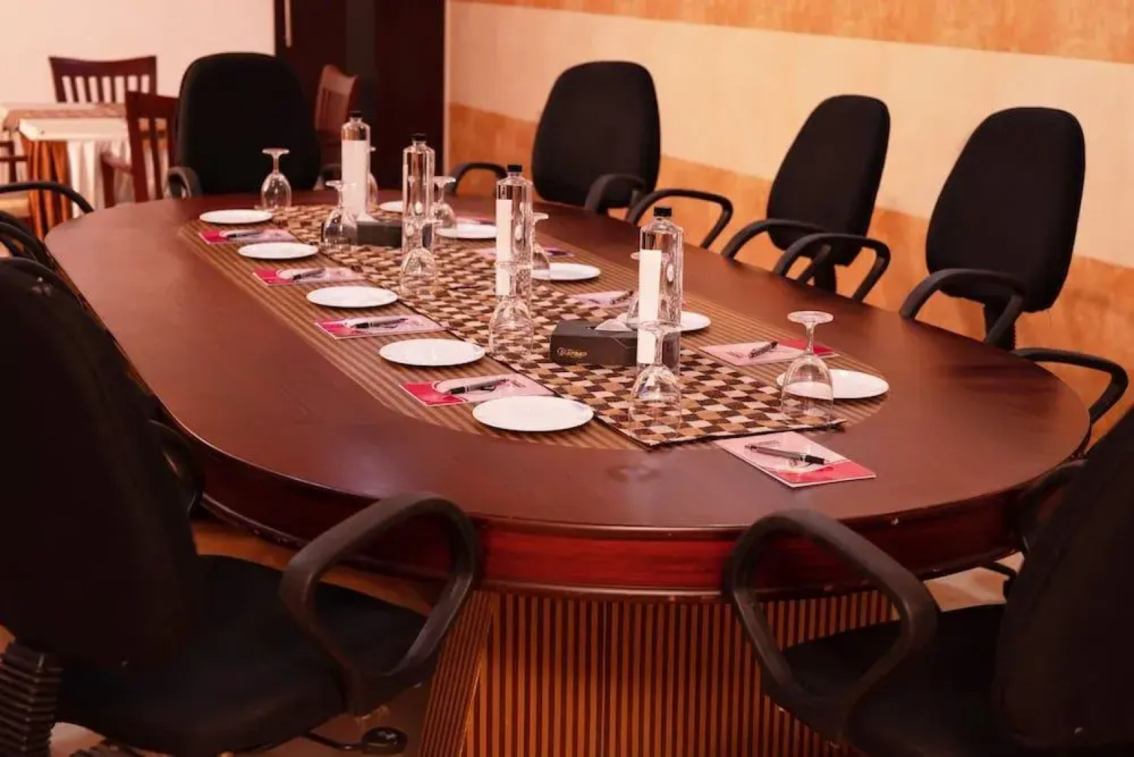 Hotel Pookodans International