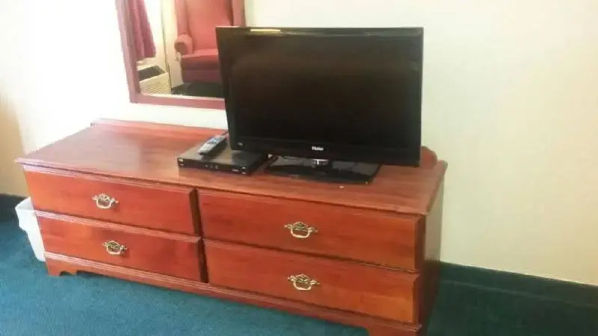 Super 8 by Wyndham Calvert City Kentucky Lake Area