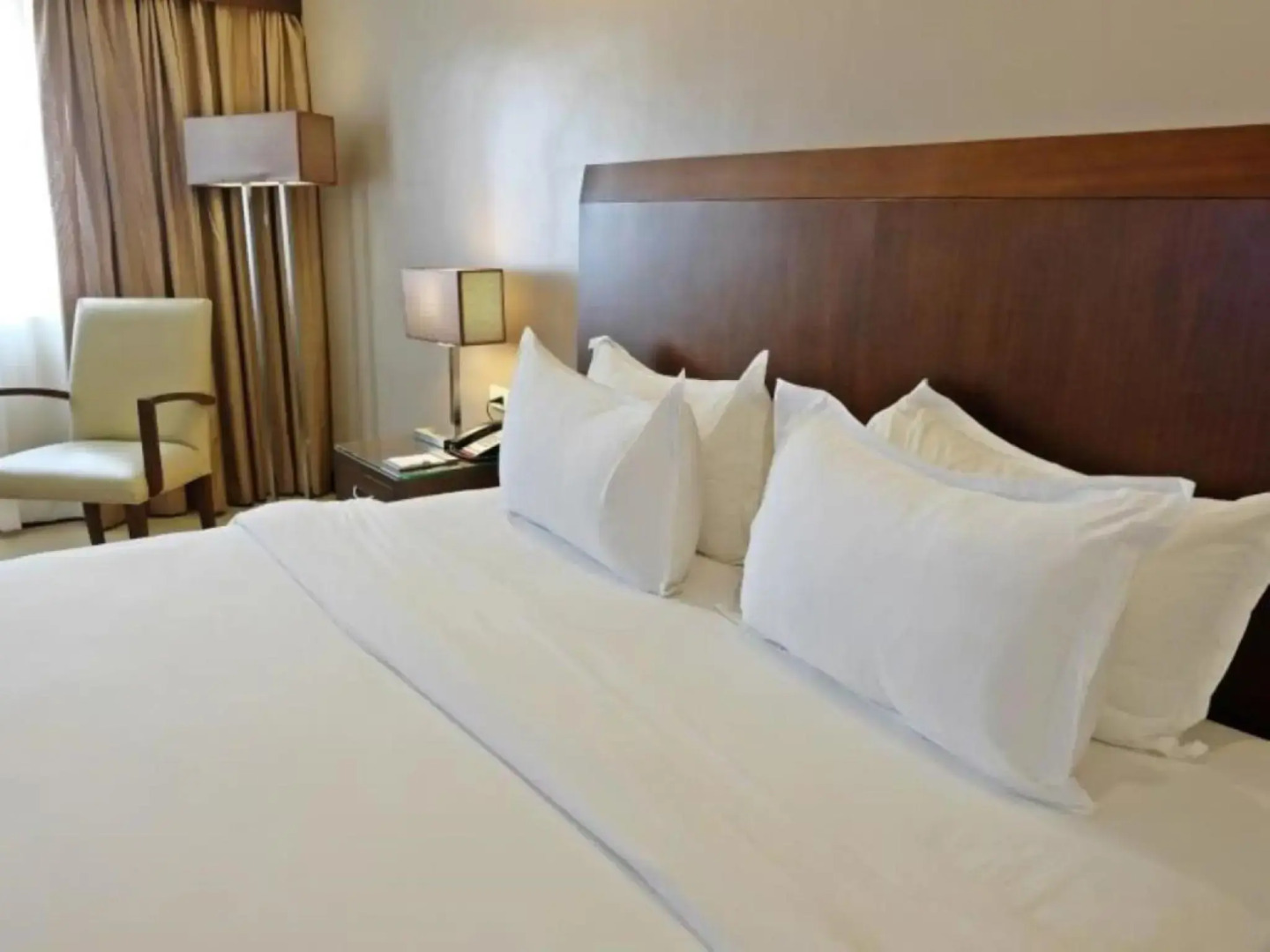 Mandarin Plaza Hotel