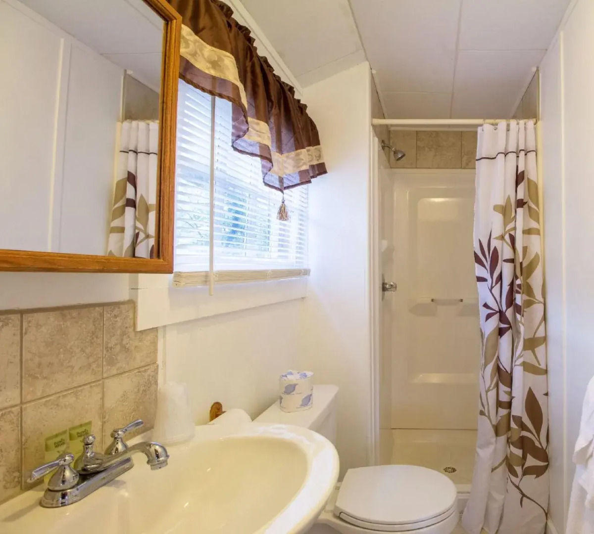 Half Moon Motel & Cottages