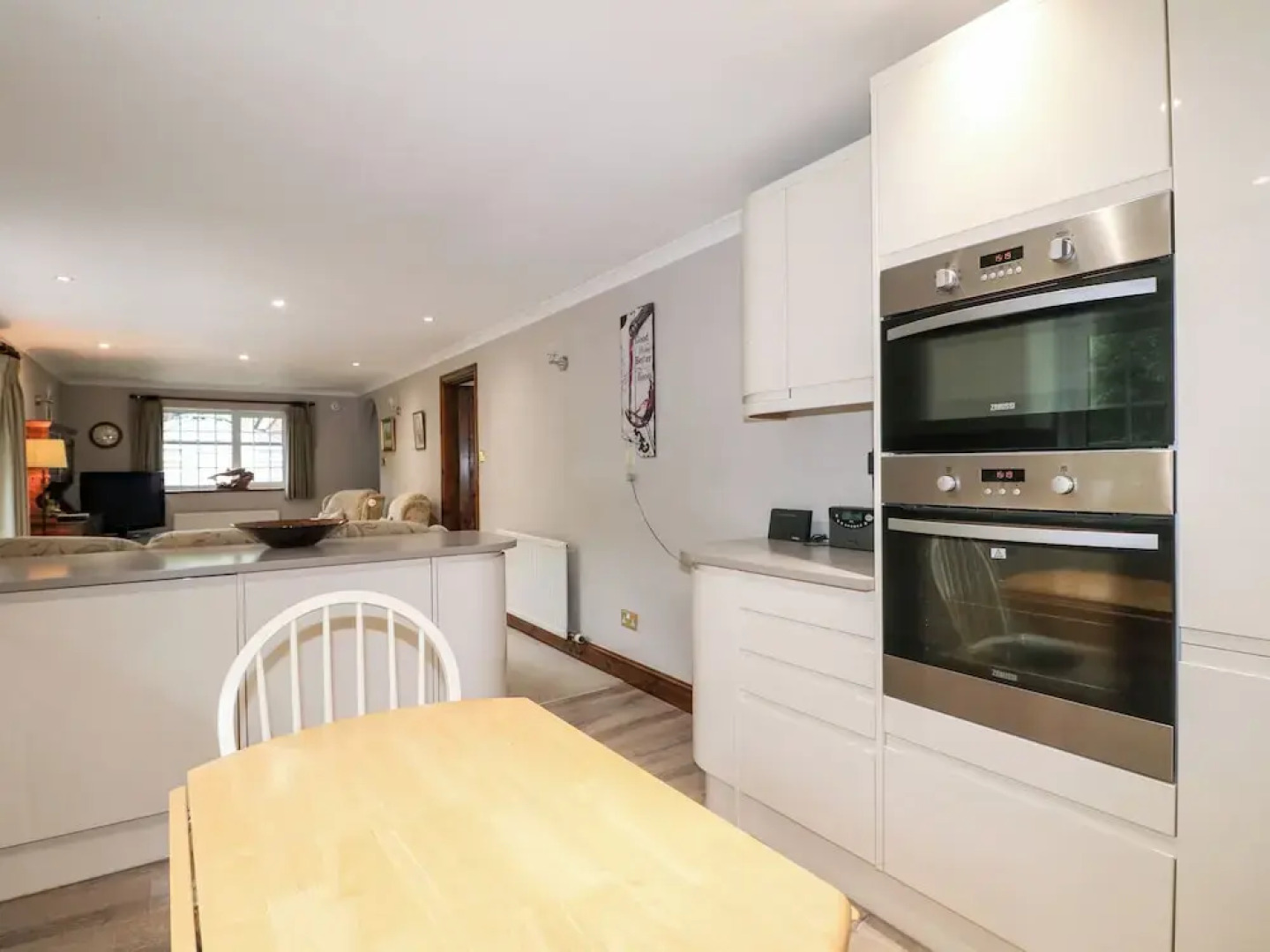 Miswells Cottages - Lake View