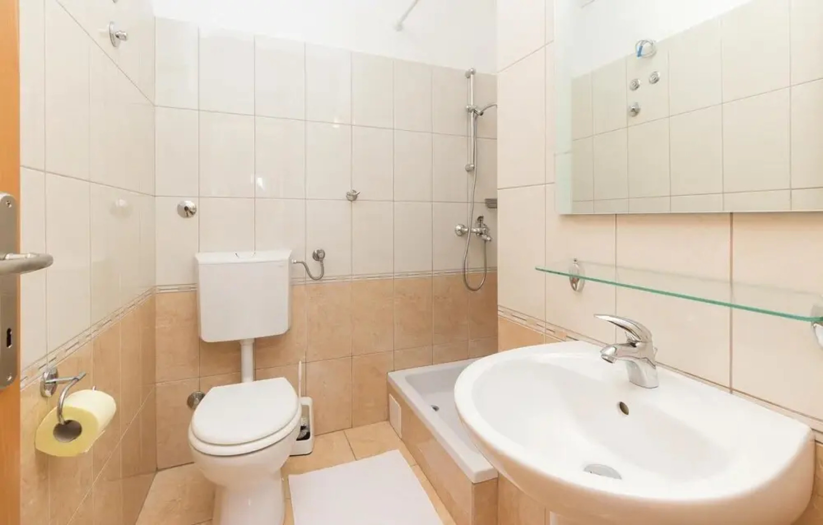 Amazing Home in Pasman With Wifi and 8 Bedrooms