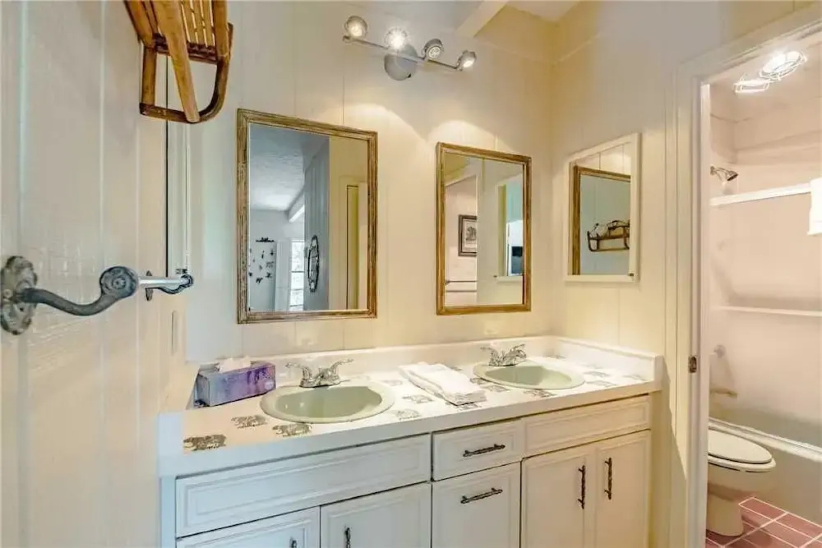 Lego House - Three Bedroom Cabin