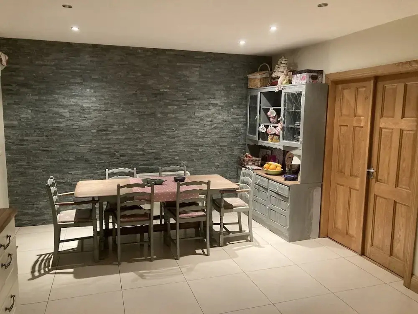 3-bed House Sleeps 6 With Patio