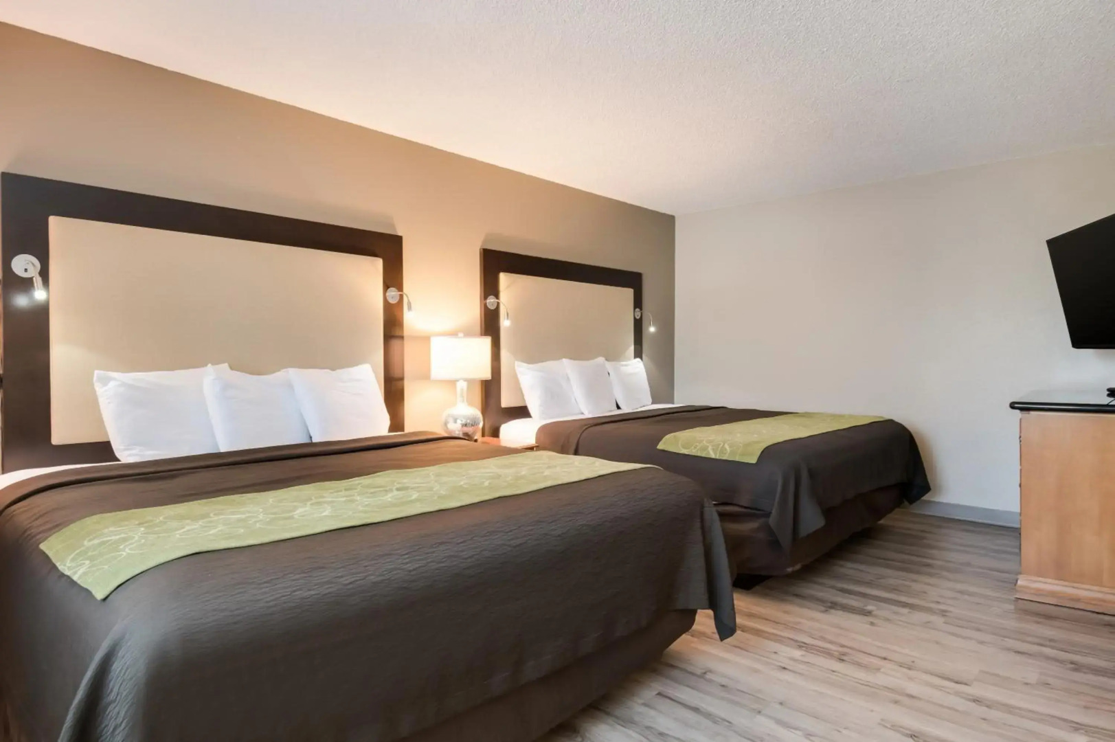 Rodeway Inn & Suites Portland West - Beaverton