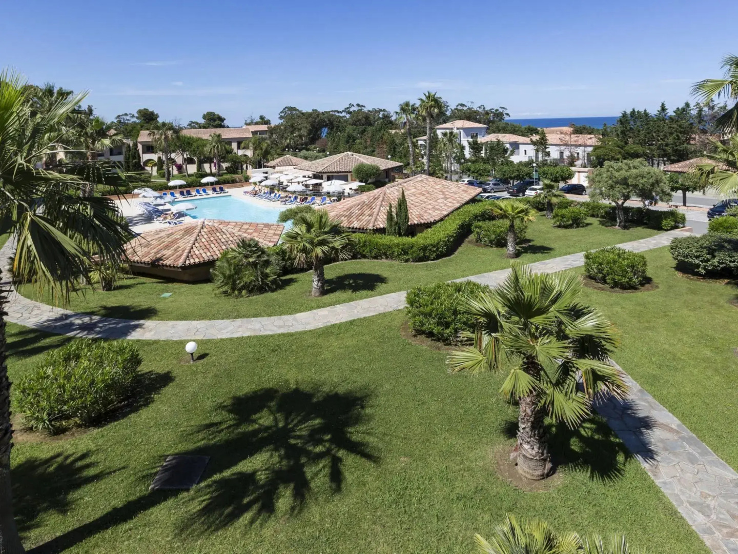 Spacious apartment with balcony on the east coast of Corsica