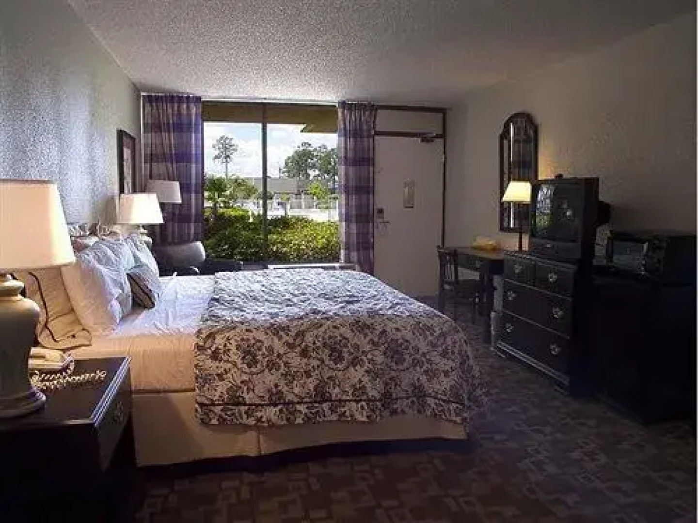 Springfield Hotel and Suites