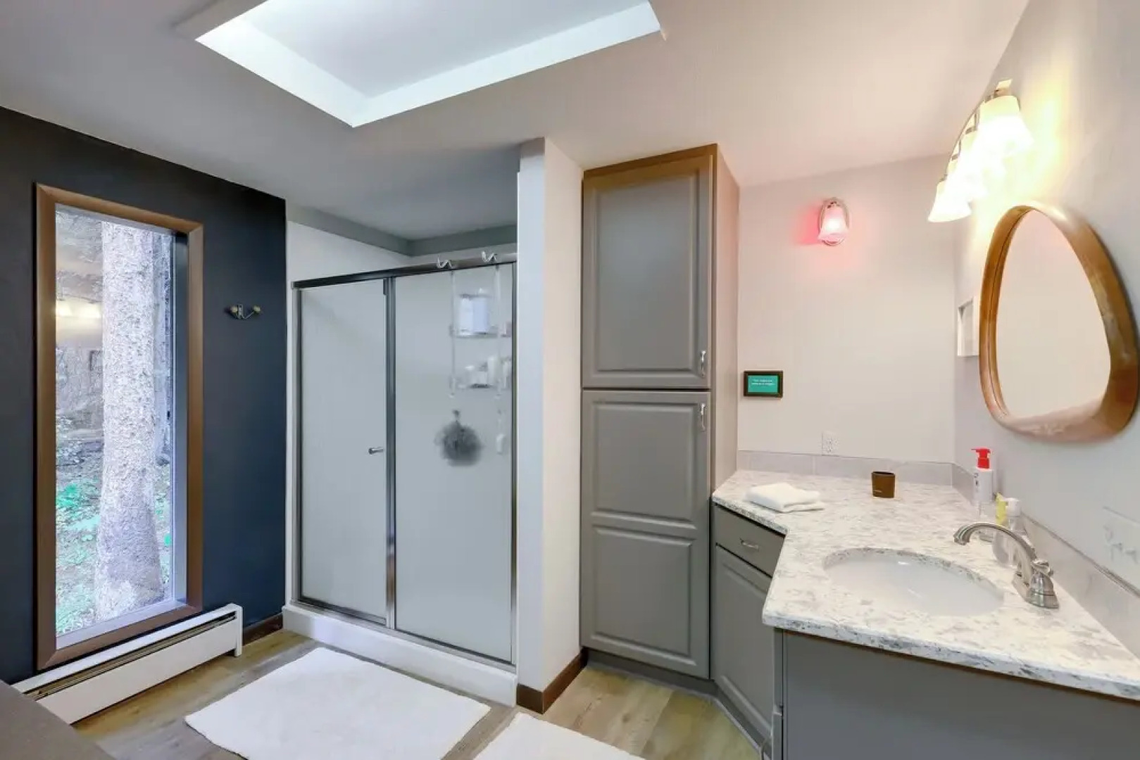 Mid-century Cabin: Creekside, Easy Access to I-70