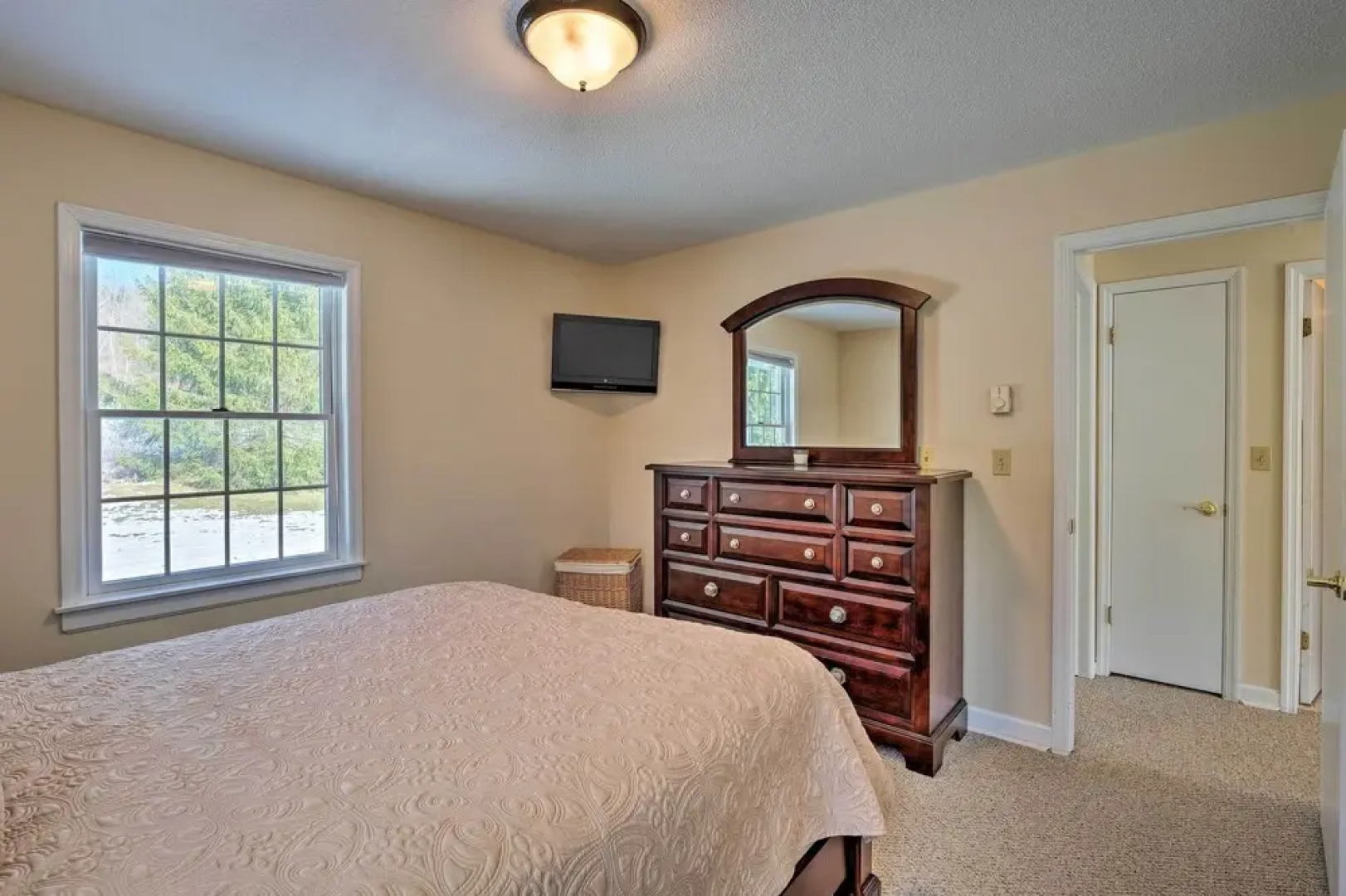 Condo w/ Loft: 2 Mi to Windham Mountain Ski!