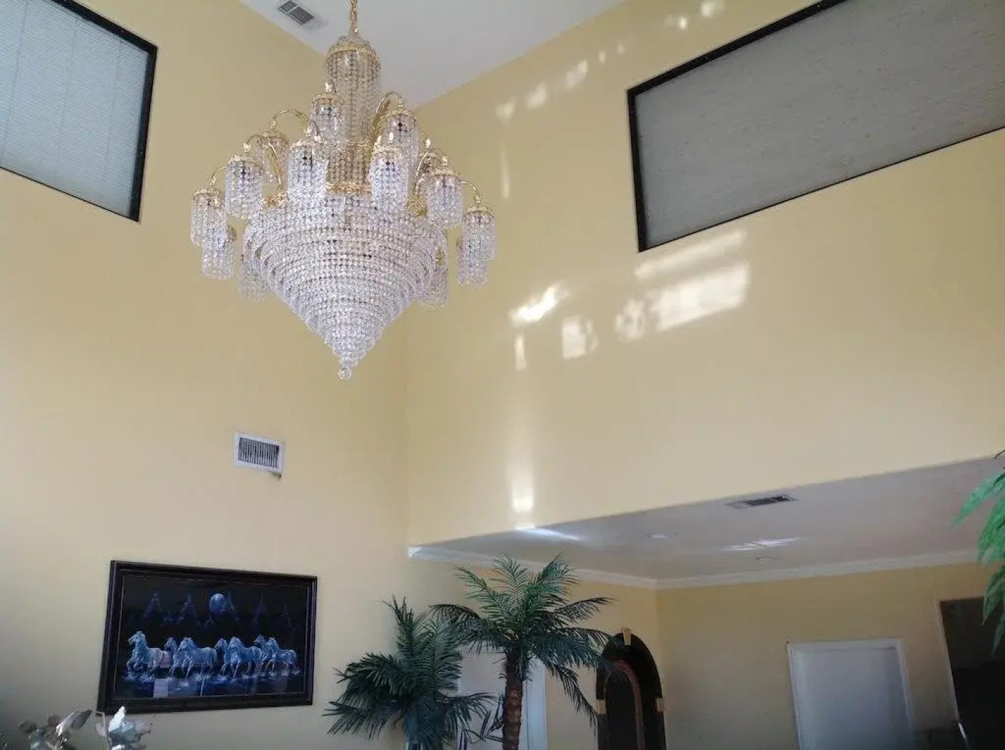 Hometowner Inn And Suites