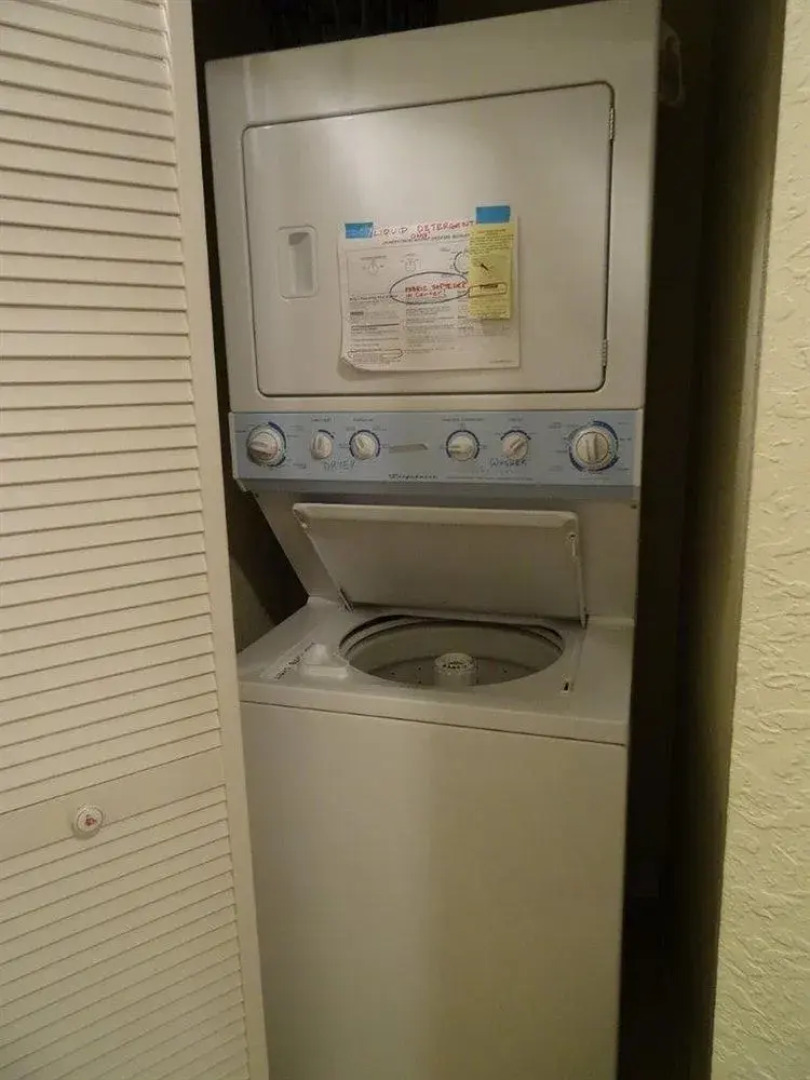 Palms of Treasure Island