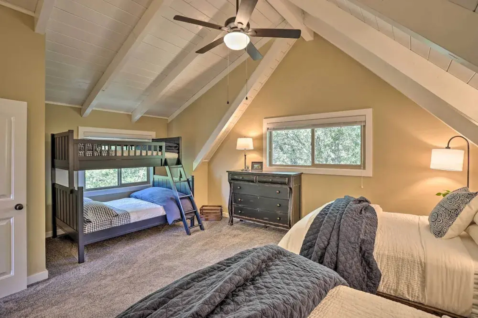Arrowhead Retreat w/ Luxe Furnishings & Lake Views