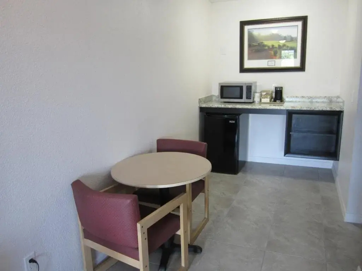 Lantern Inn & Suites