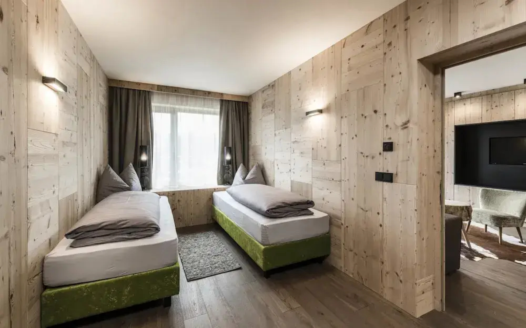 Presulis Hideaway Apartments & Restaurant