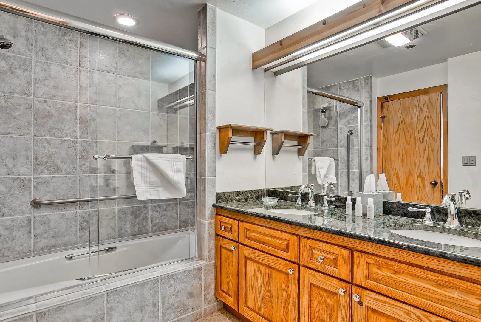 Kiva Lodge by East West Hospitality