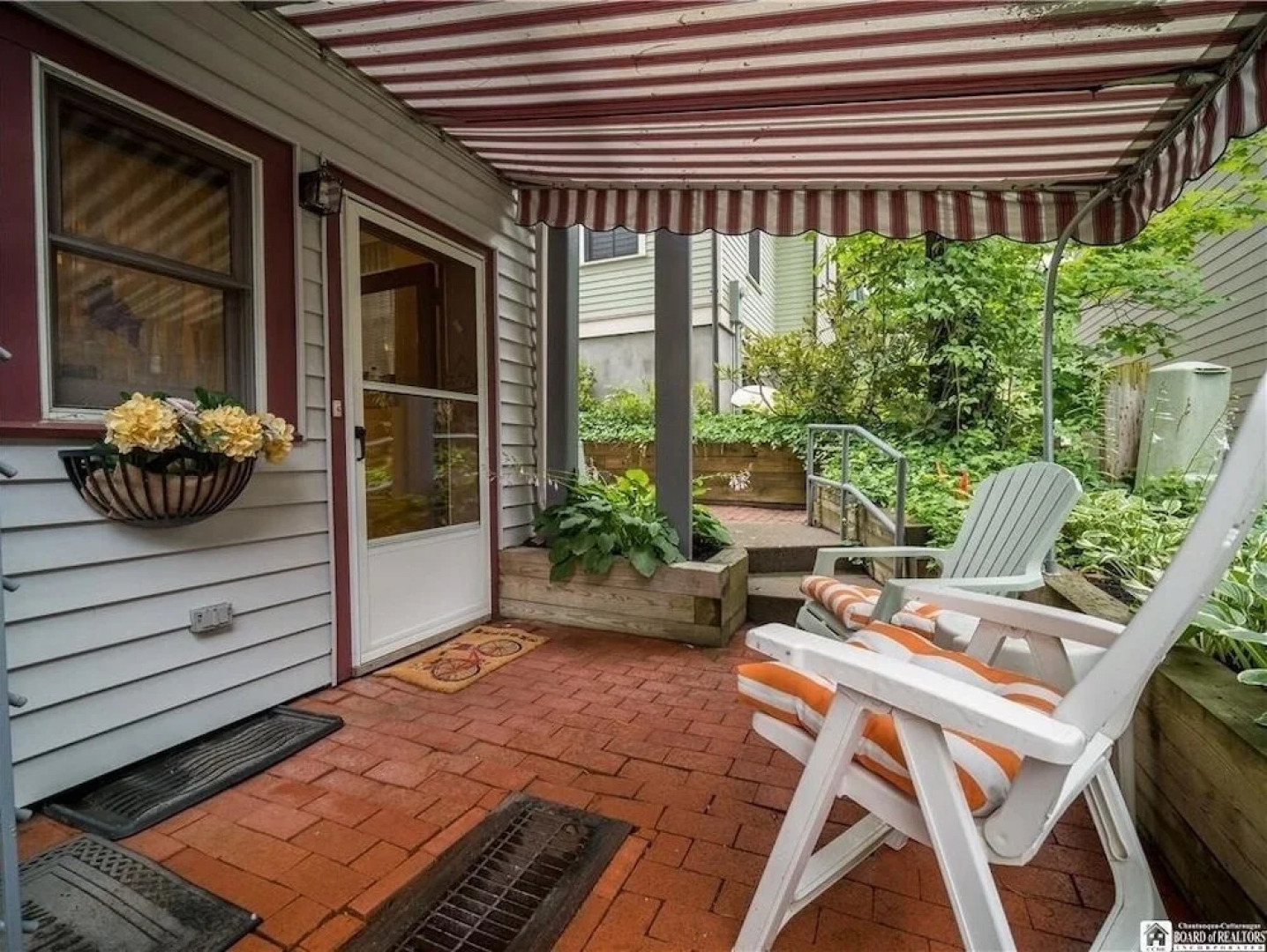 Garden Grove 2 Bedroom Home by RedAwning