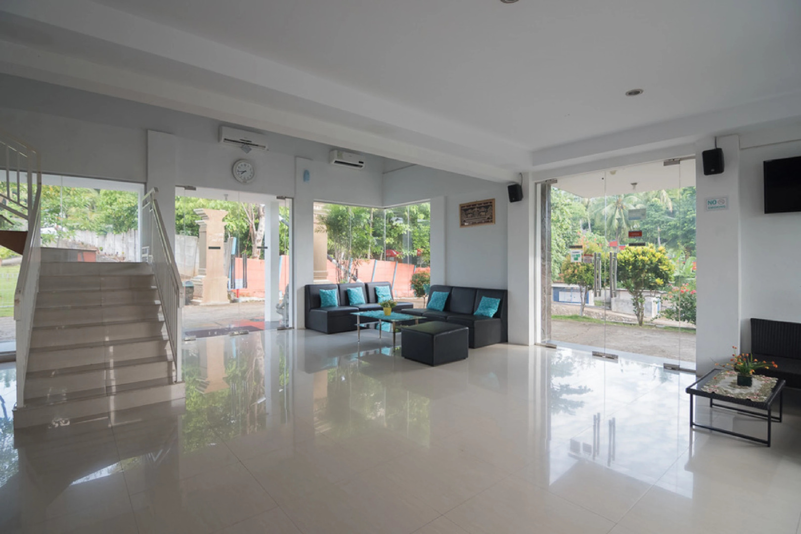 RedDoorz Premium @ Kahai Beach Lampung