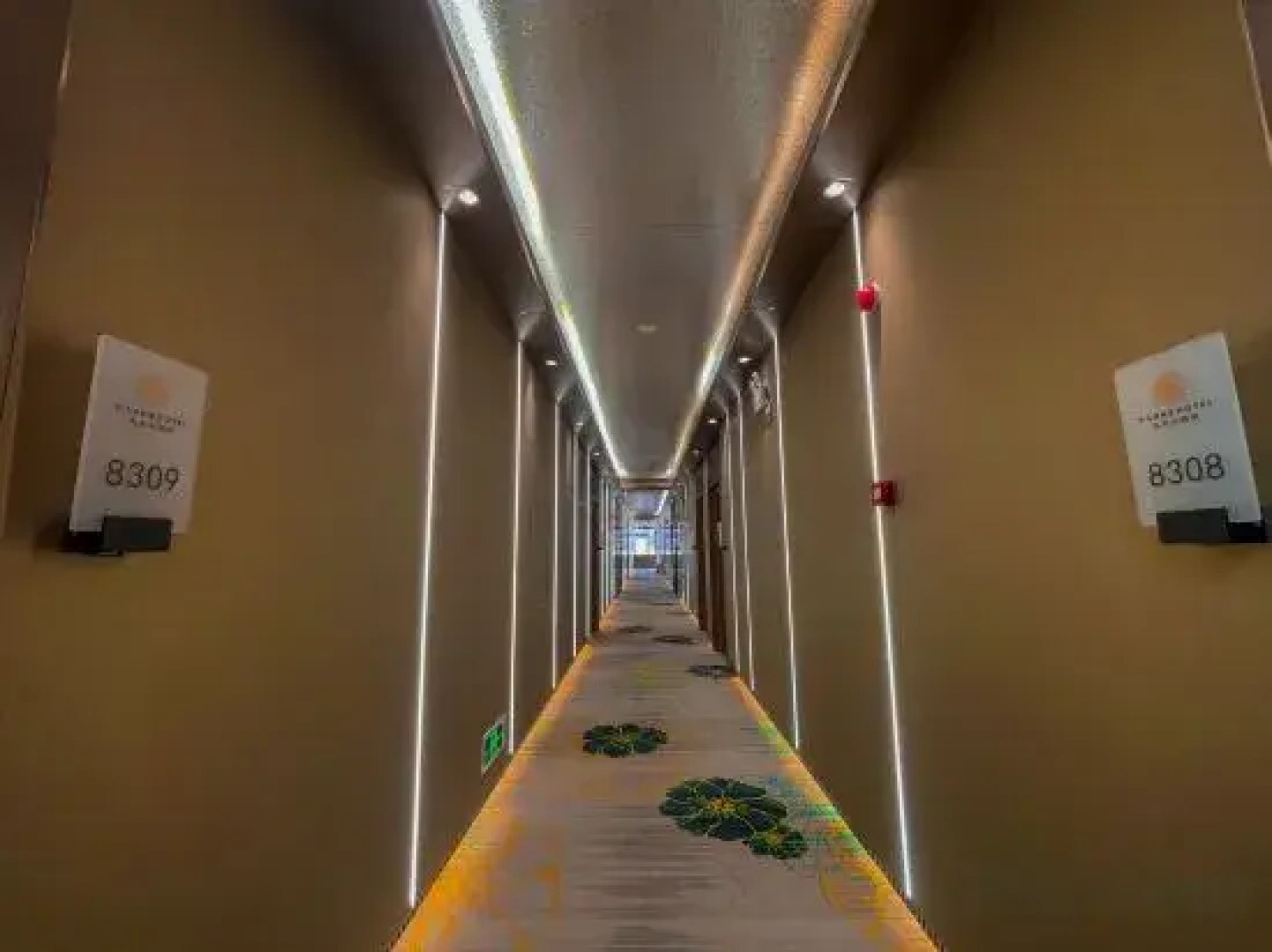 Huameishi Hotel (Ganzi County Litang)